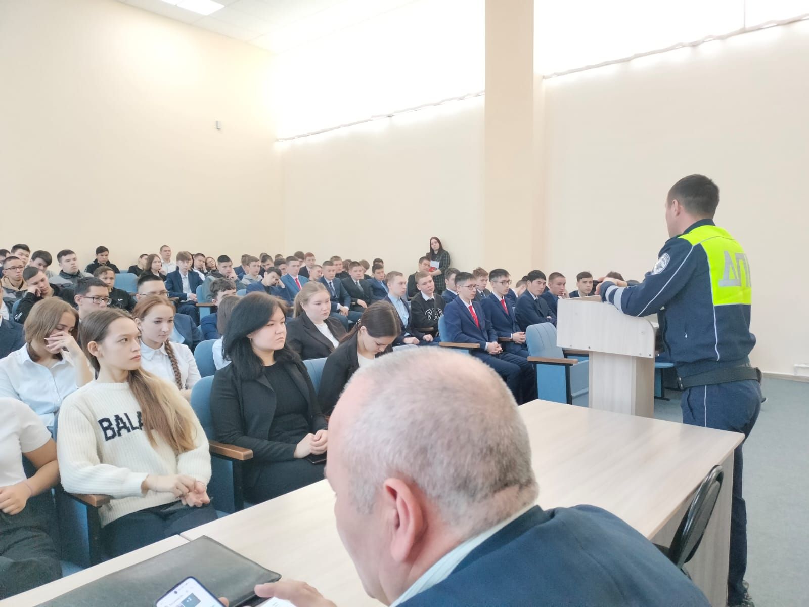 Студентларга язын мотоциклда куркынычсыз идарә итү кагыйдәләрен аңлатылды