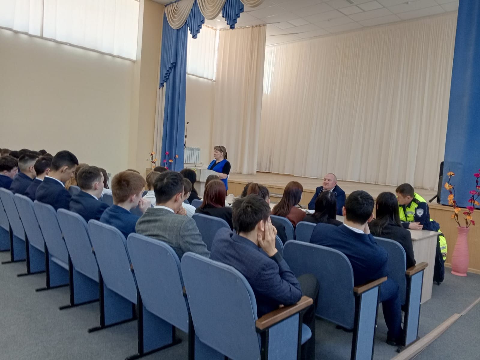 Студентларга язын мотоциклда куркынычсыз идарә итү кагыйдәләрен аңлатылды