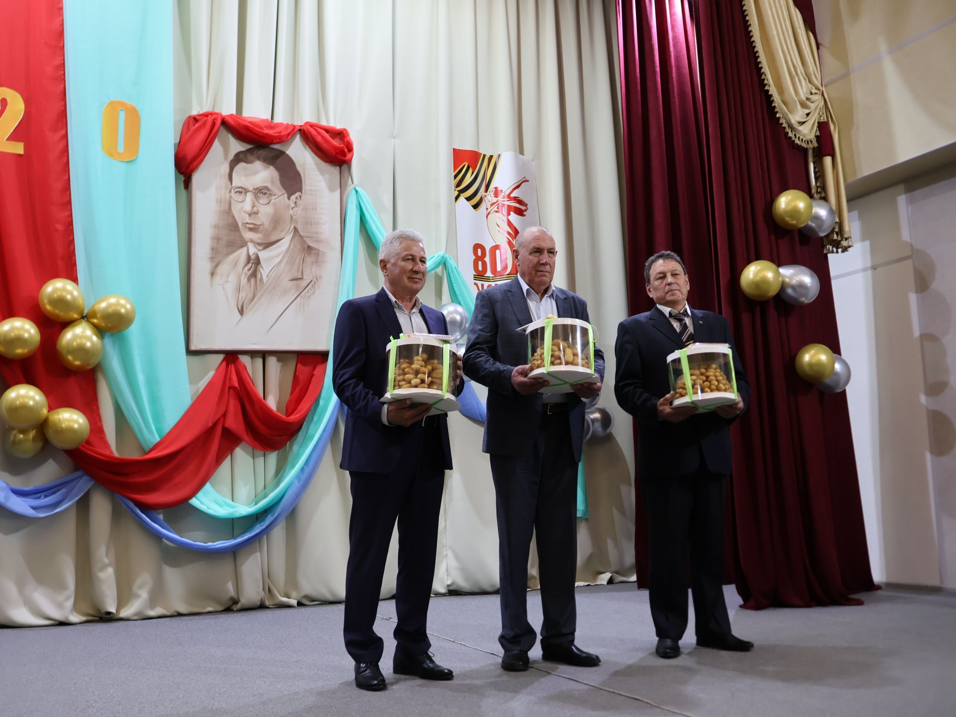 Халкым өчен тугры калырмын: Нур Баян исемендәге иҗат фестивале Гран-приена Ләйлә Нуриева лаек булды (репортаж)