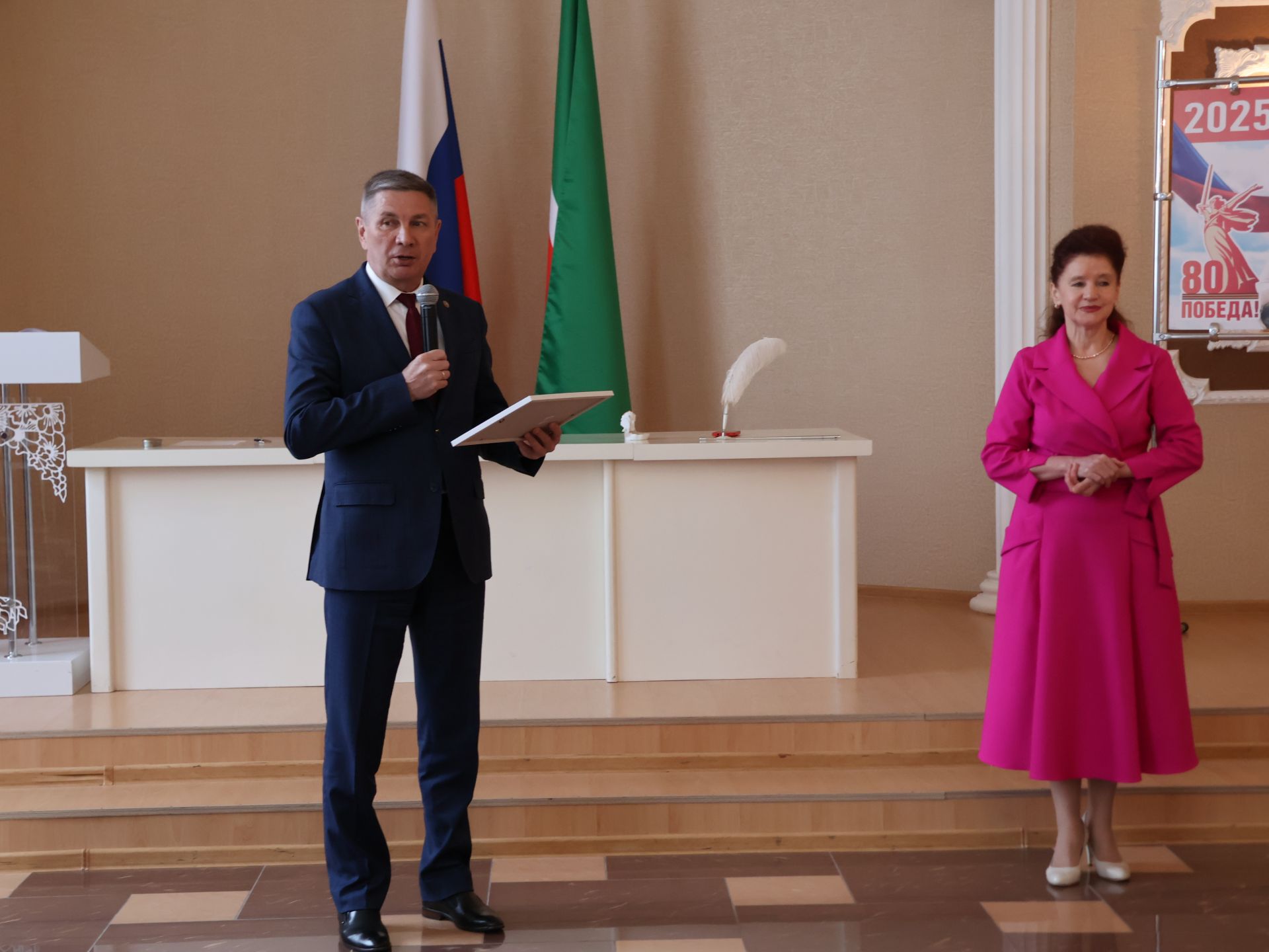 Актанышның бриллиант, зөбәрҗәт, алтын туйларын каршылаган үрнәк парларын хөрмәтләделәр