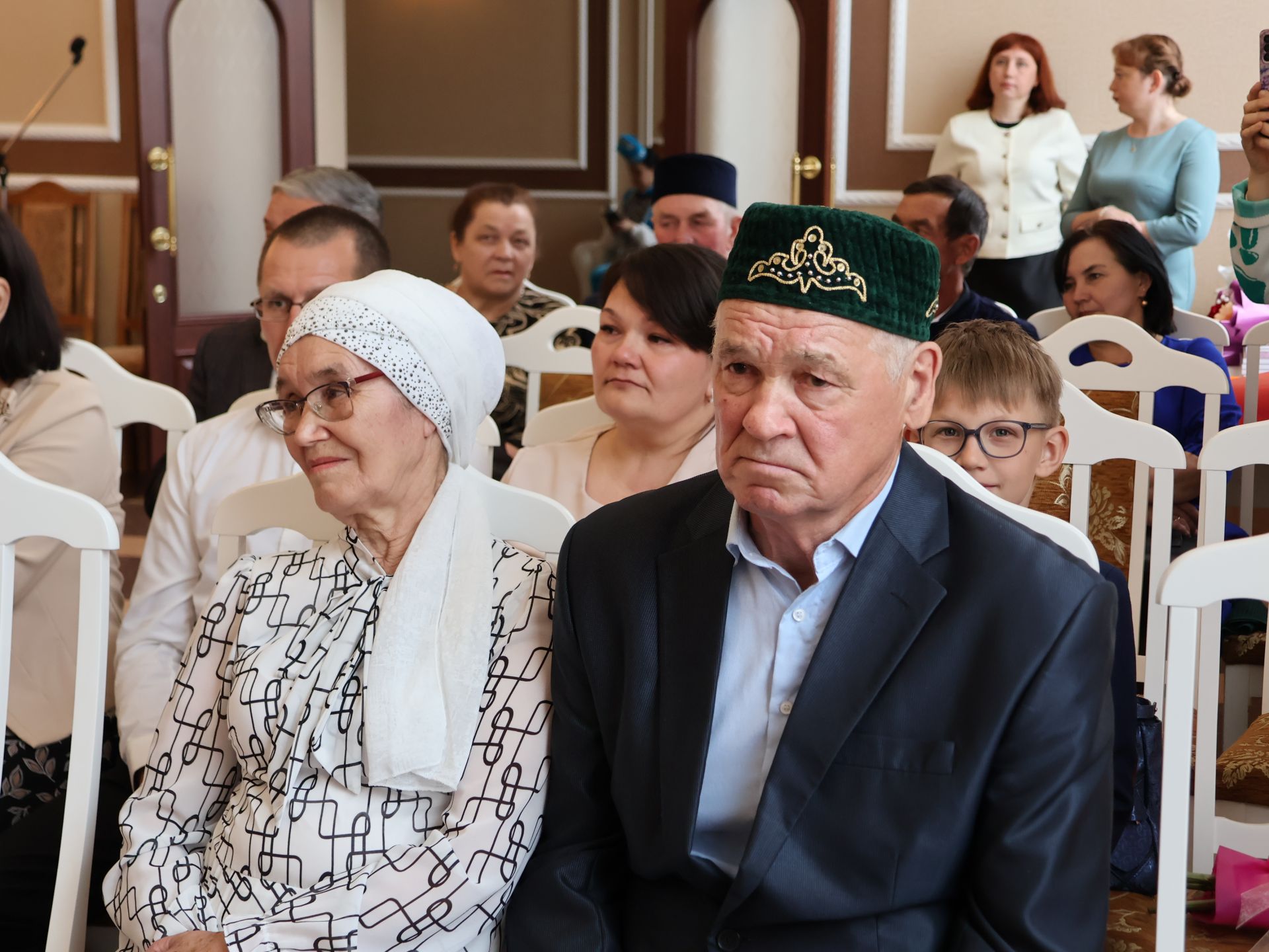 Актанышның бриллиант, зөбәрҗәт, алтын туйларын каршылаган үрнәк парларын хөрмәтләделәр