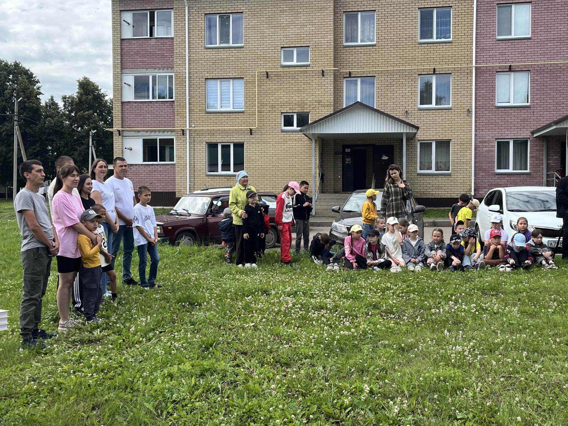 Татарстанда җәй: Актанышның яшь гаиләләре «Гаиләм-җылы учагым» ишегалды бәйрәмендә ял итте
