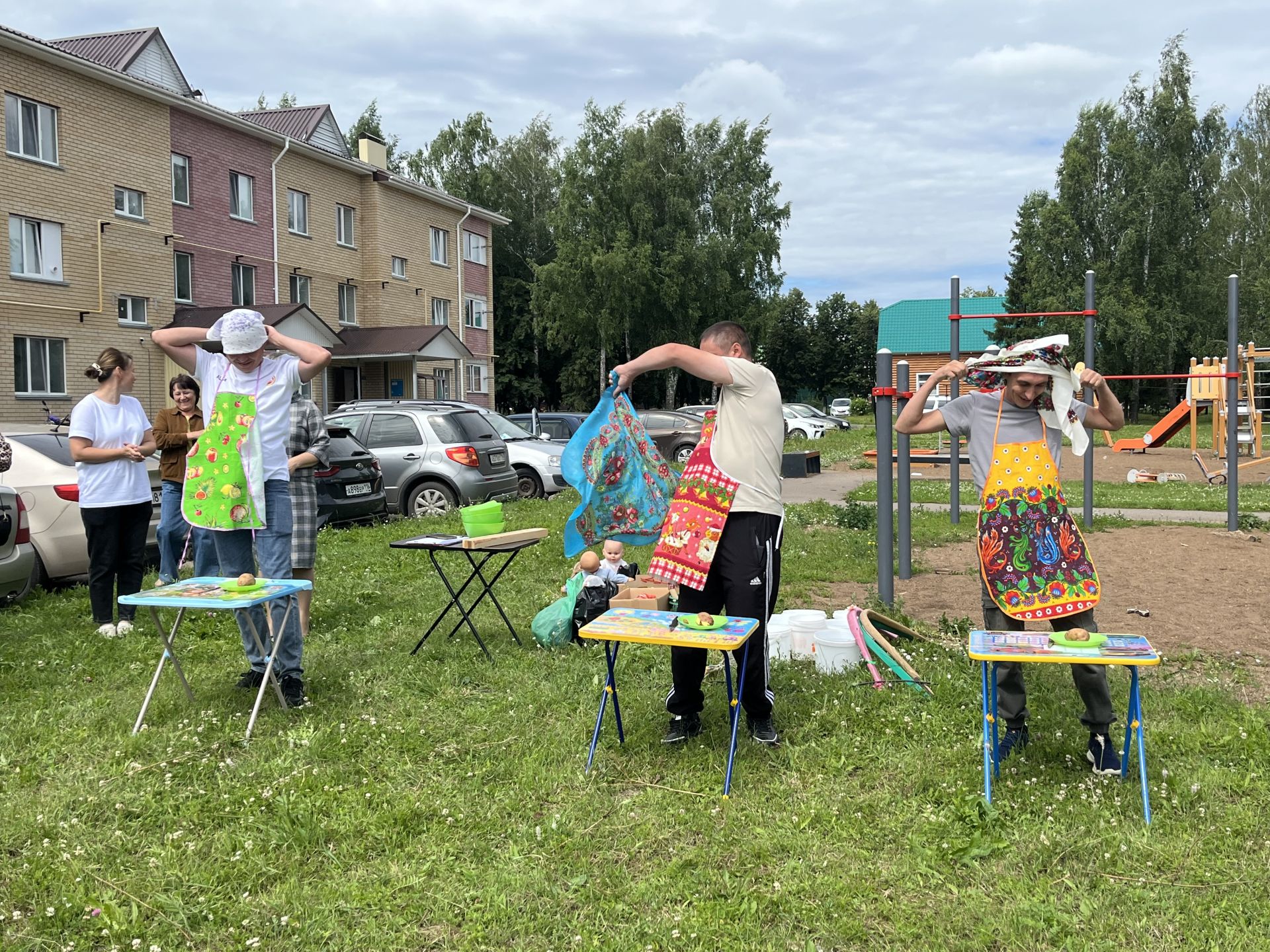 Татарстанда җәй: Актанышның яшь гаиләләре «Гаиләм-җылы учагым» ишегалды бәйрәмендә ял итте