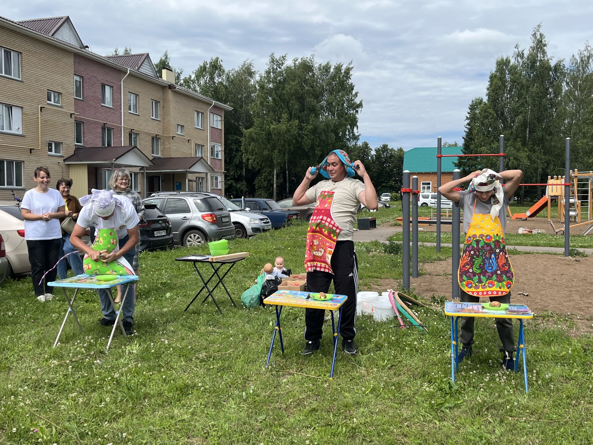 Татарстанда җәй: Актанышның яшь гаиләләре «Гаиләм-җылы учагым» ишегалды бәйрәмендә ял итте