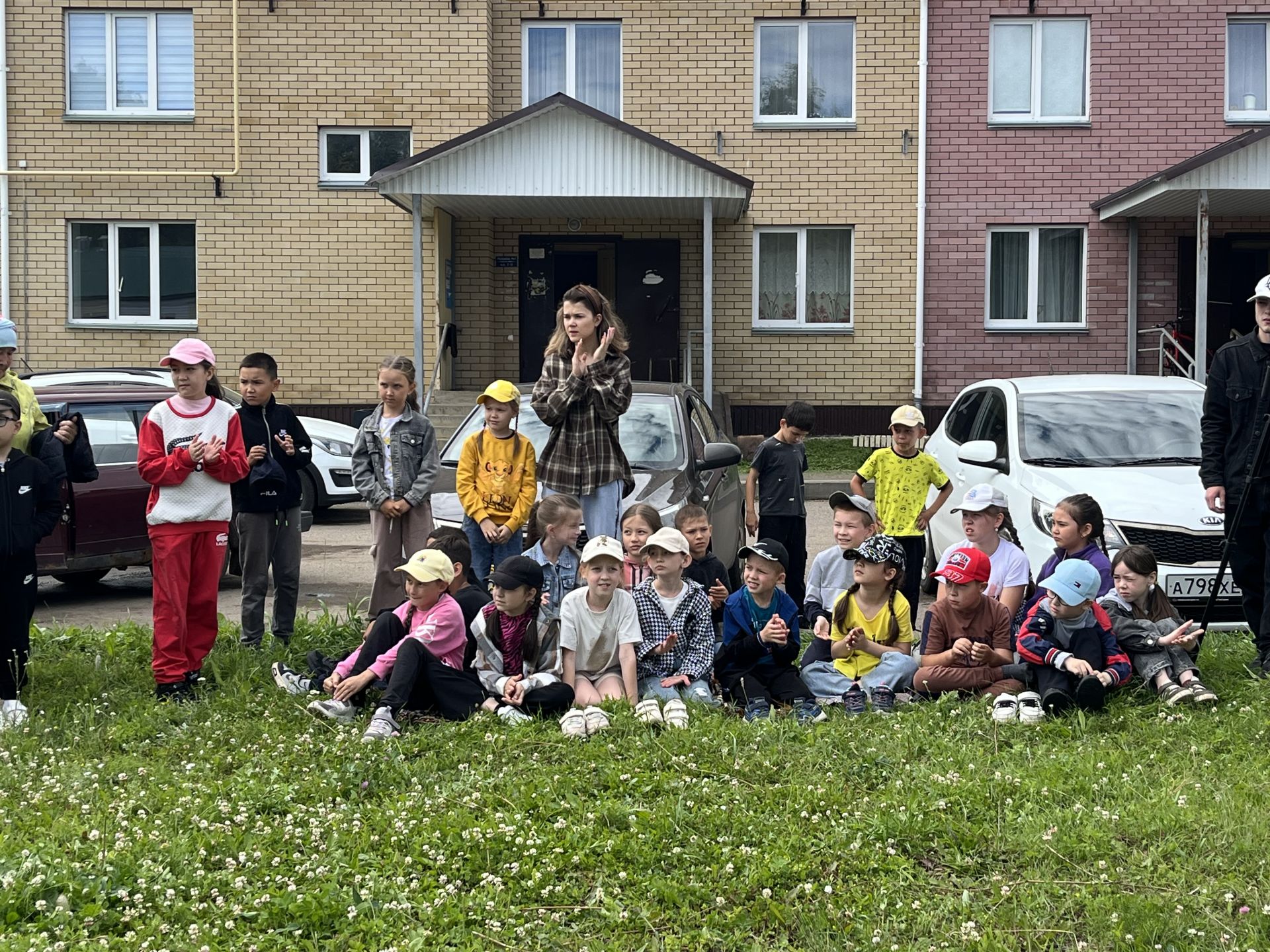 Татарстанда җәй: Актанышның яшь гаиләләре «Гаиләм-җылы учагым» ишегалды бәйрәмендә ял итте