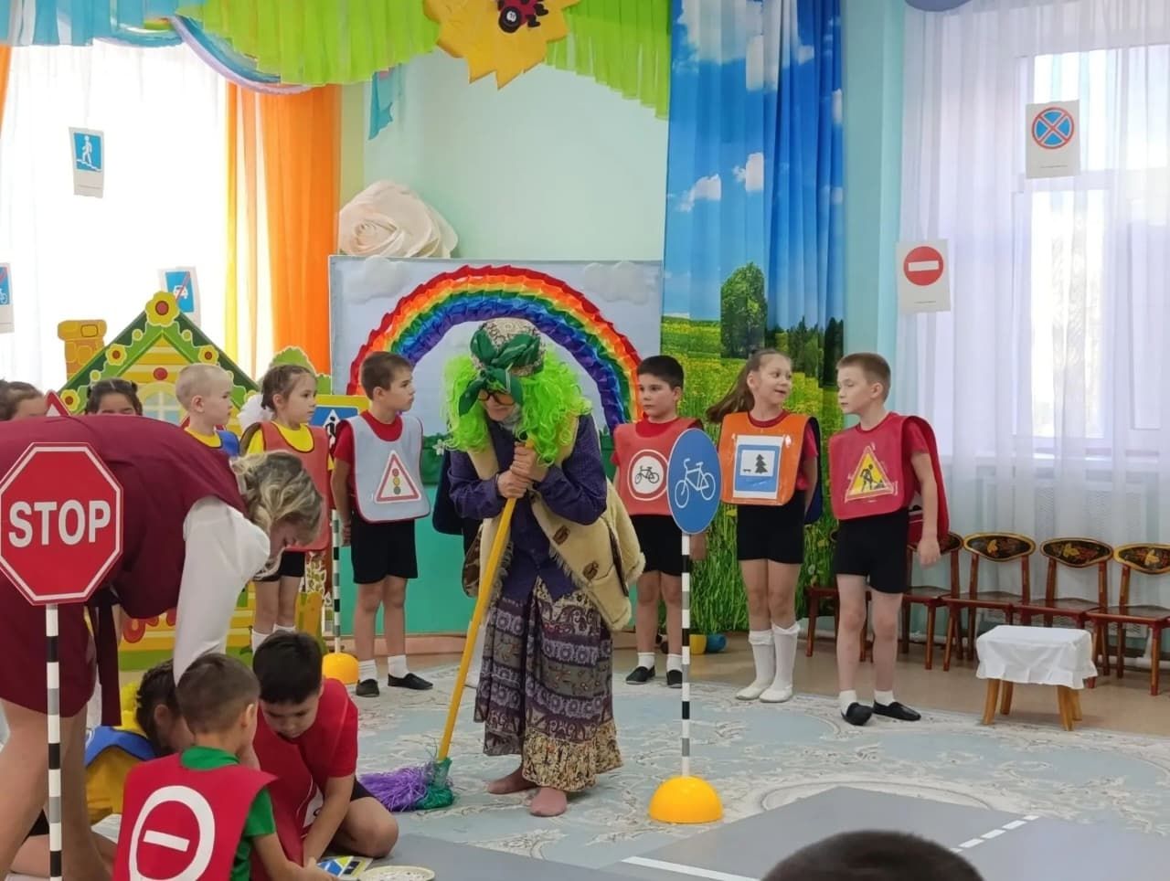 «Җәяүлеләр мәктәбе»ндә кунаклар: Алтынчәч балалары үз белемнәрен күрсәтте