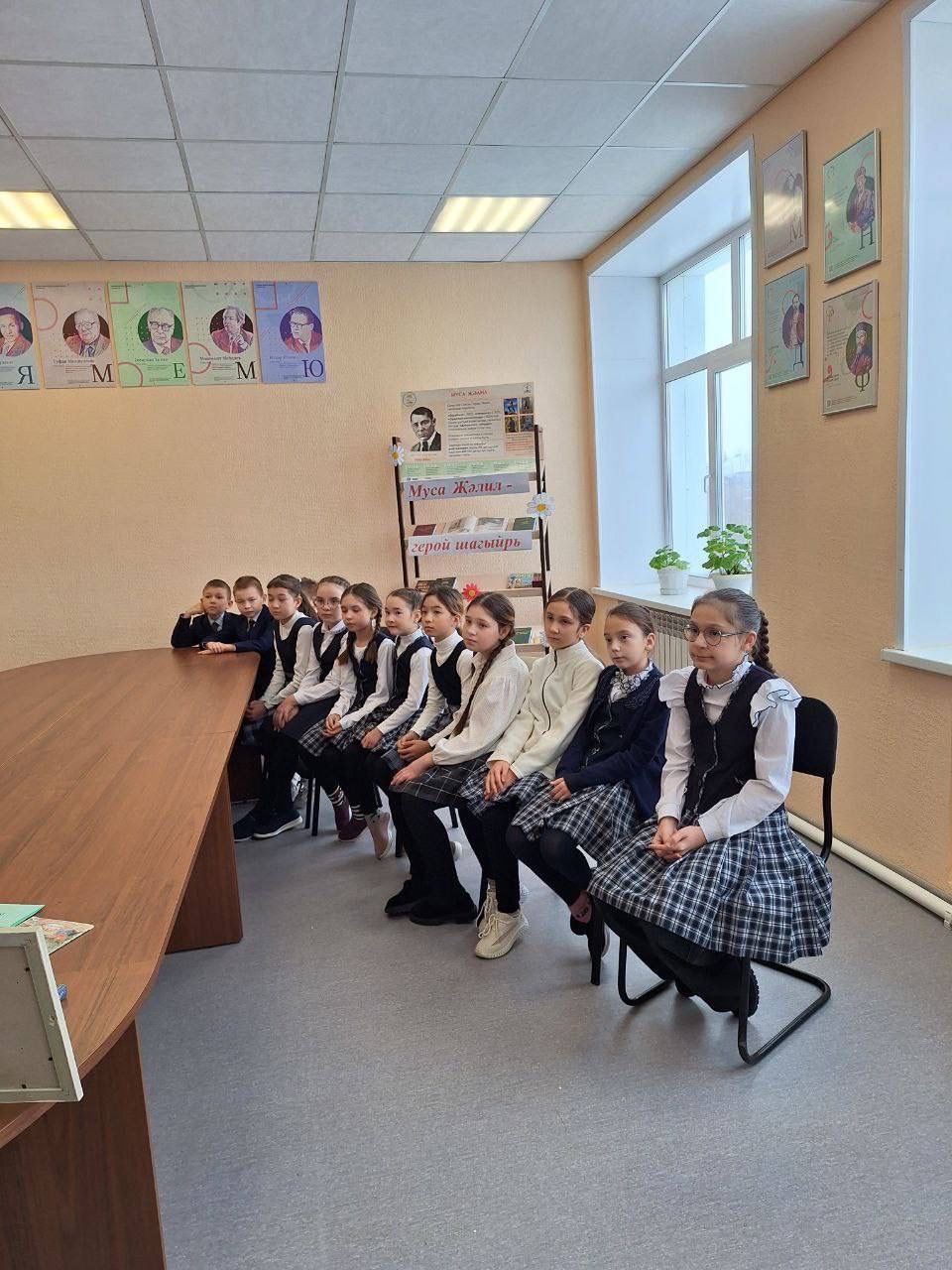 Актанышның беренче санлы мәктәп китапханәсендә Татарстанның Халык шагыйре Фәнис Яруллинны искә алдылар