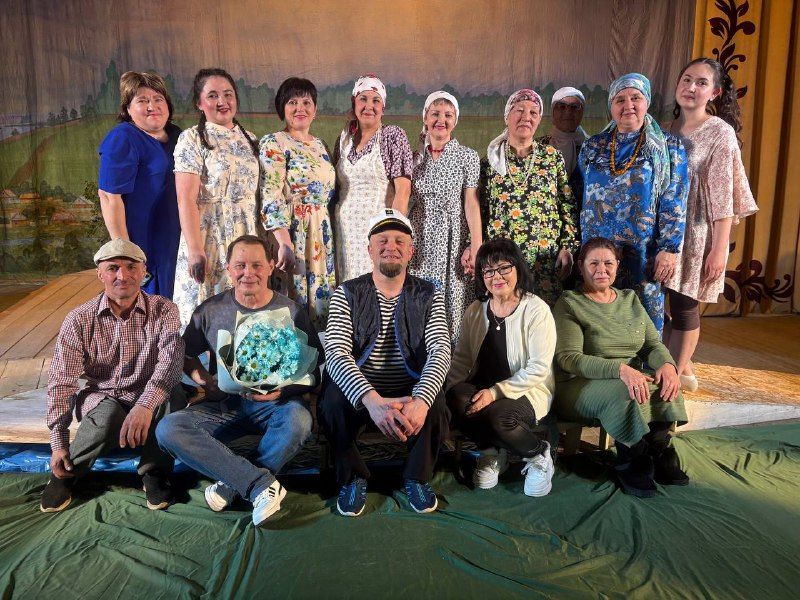 Иске Богады халык театры артистлары махсус хәрби операциядәге солдатларга ярдәм итте