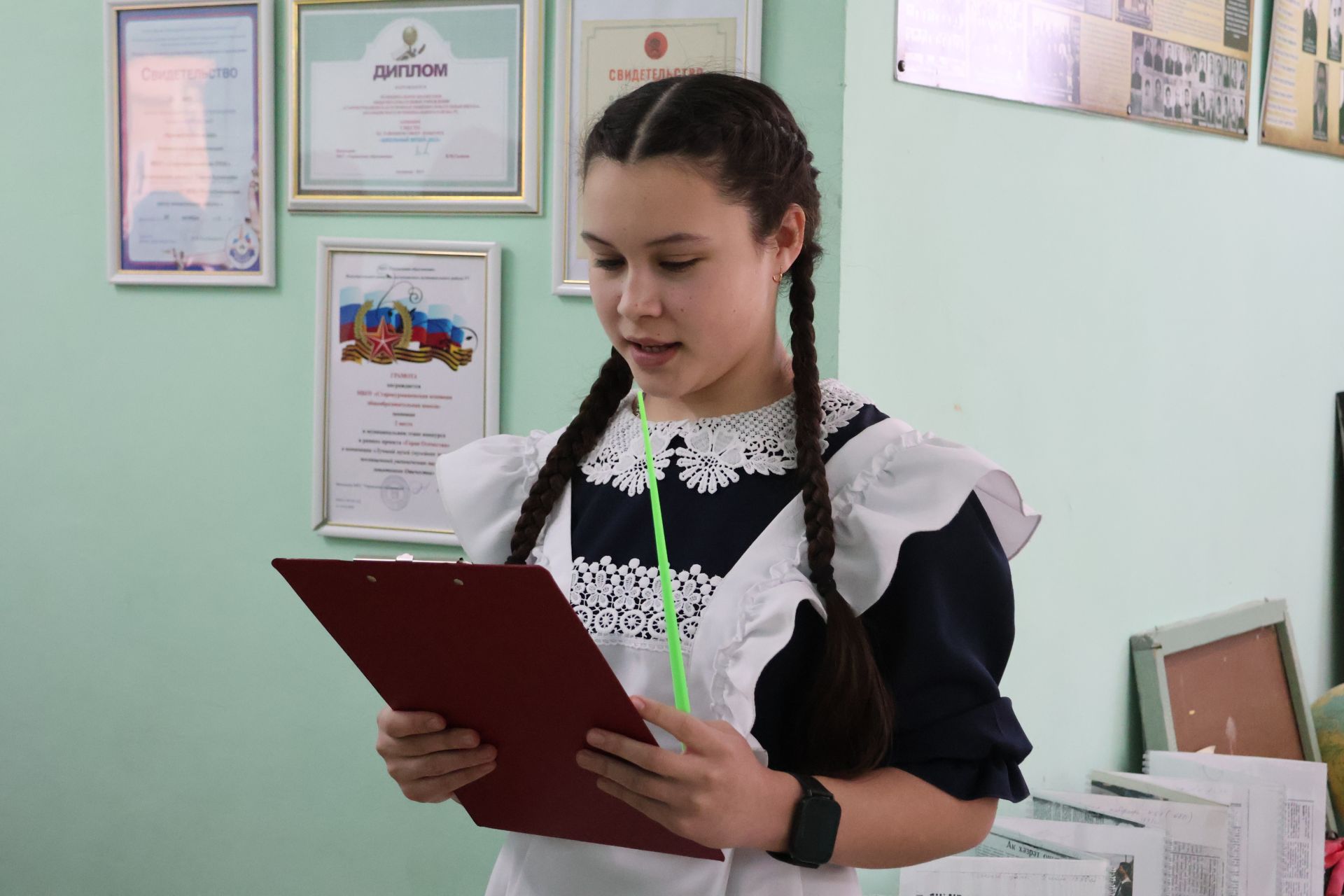 Батырлык ядкаре: Махсус хәрби операция батыры Илнар Гәрәевнең бронежилеты туган мәктәбенә кайтты