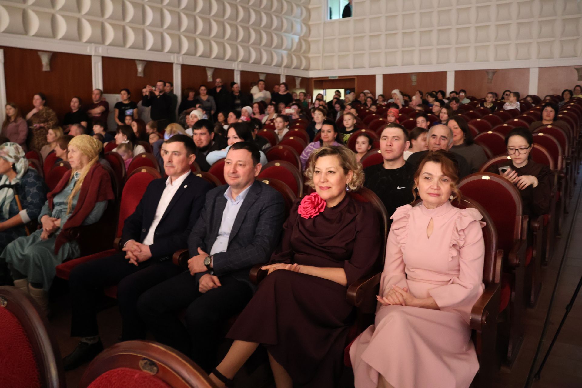 «Йолдызлык – 2026»: Балалар бакчалары гала-концертыннан безнең репортаж
