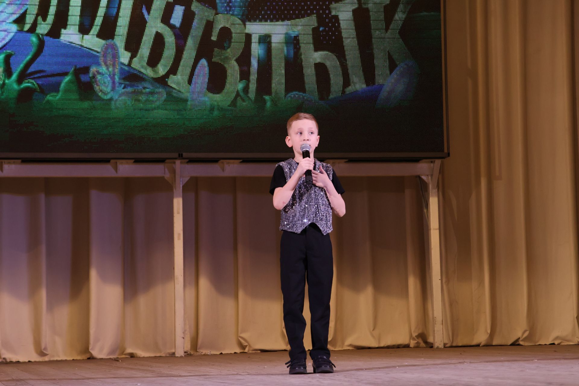 «Йолдызлык – 2026»: Балалар бакчалары гала-концертыннан безнең репортаж