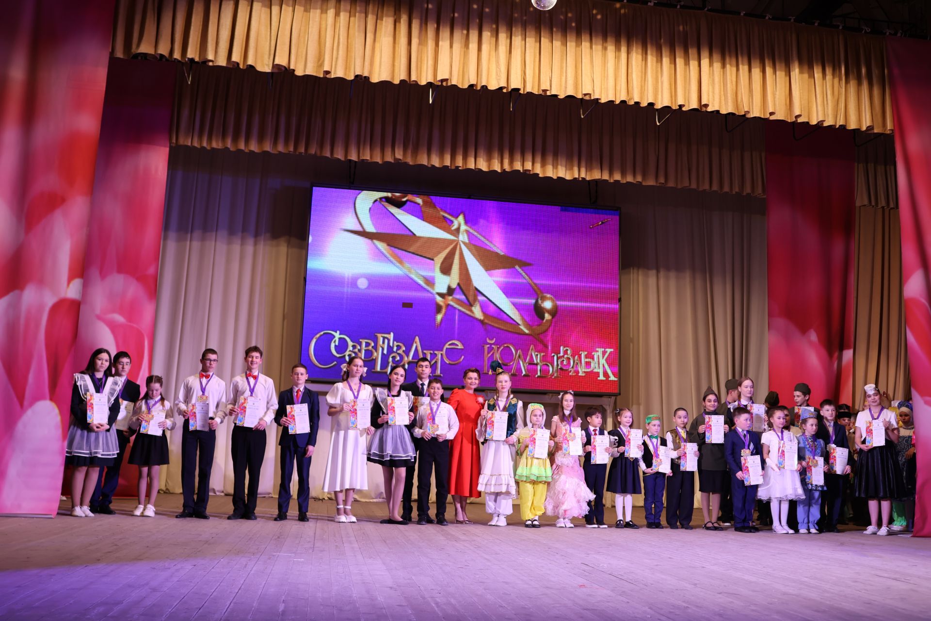 «Йолдызлык-2026»: Актаныш районы мәктәп укучыларының гала-концертыннан безнең репортаж