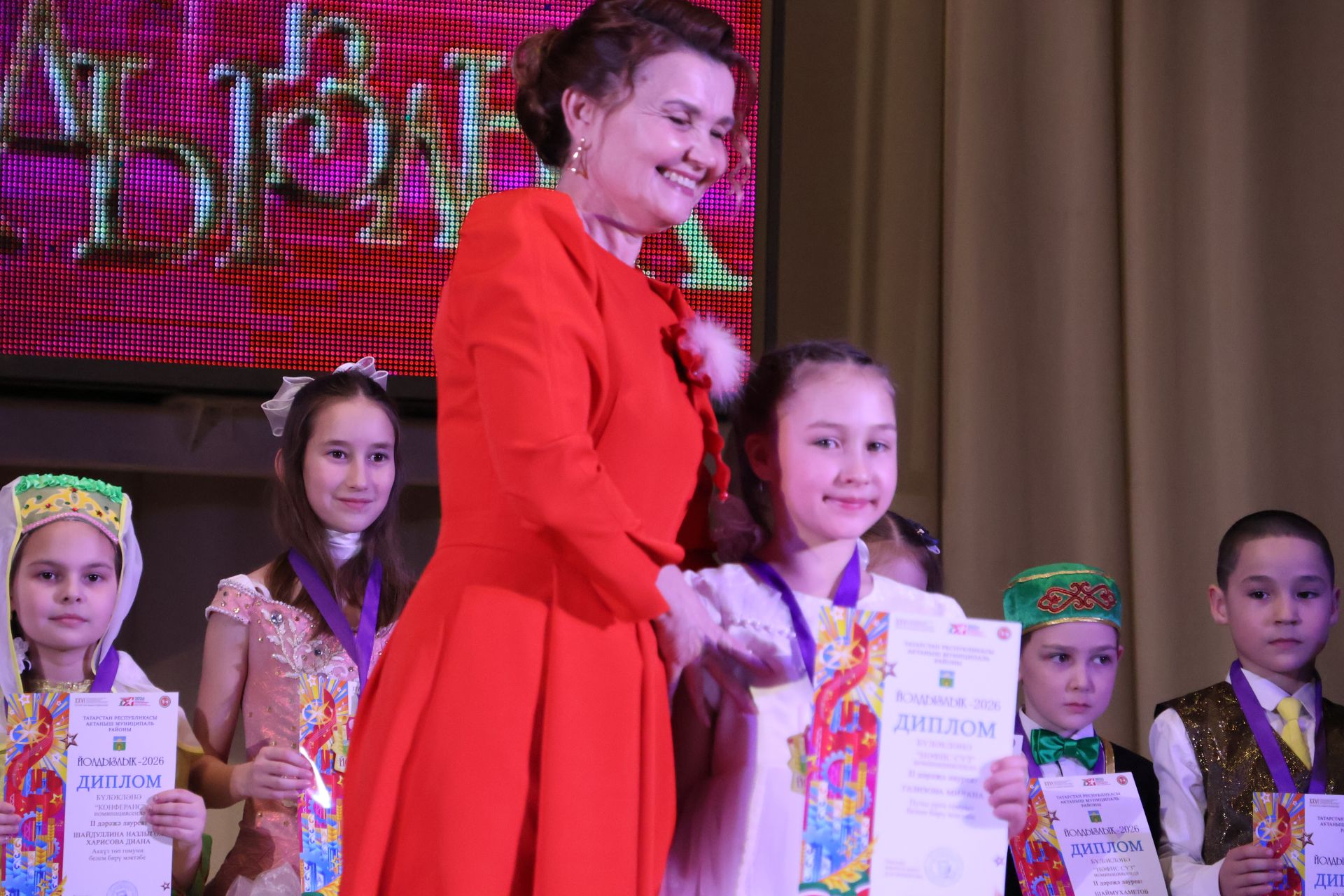 «Йолдызлык-2026»: Актаныш районы мәктәп укучыларының гала-концертыннан безнең репортаж