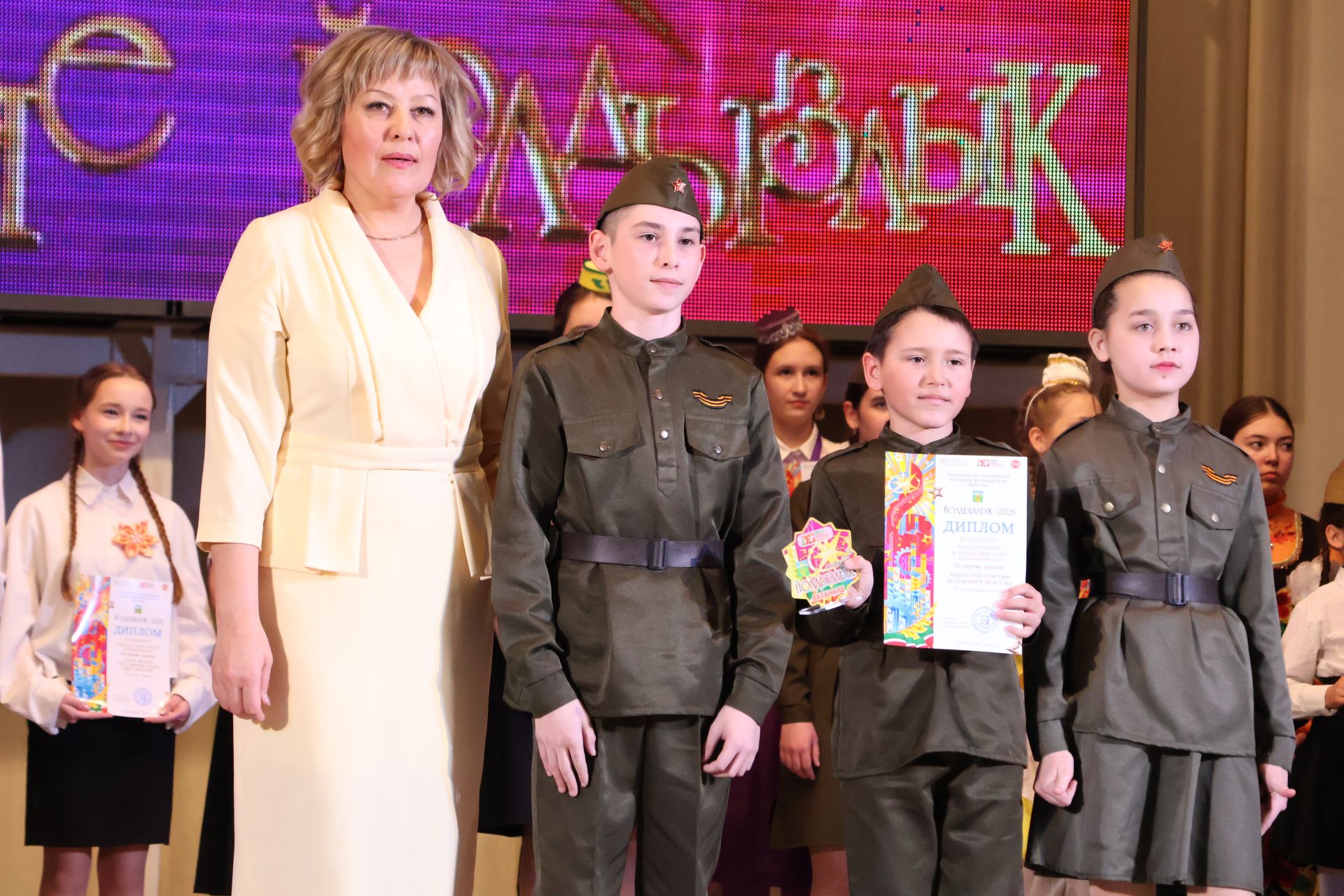 «Йолдызлык-2026»: Актаныш районы мәктәп укучыларының гала-концертыннан безнең репортаж