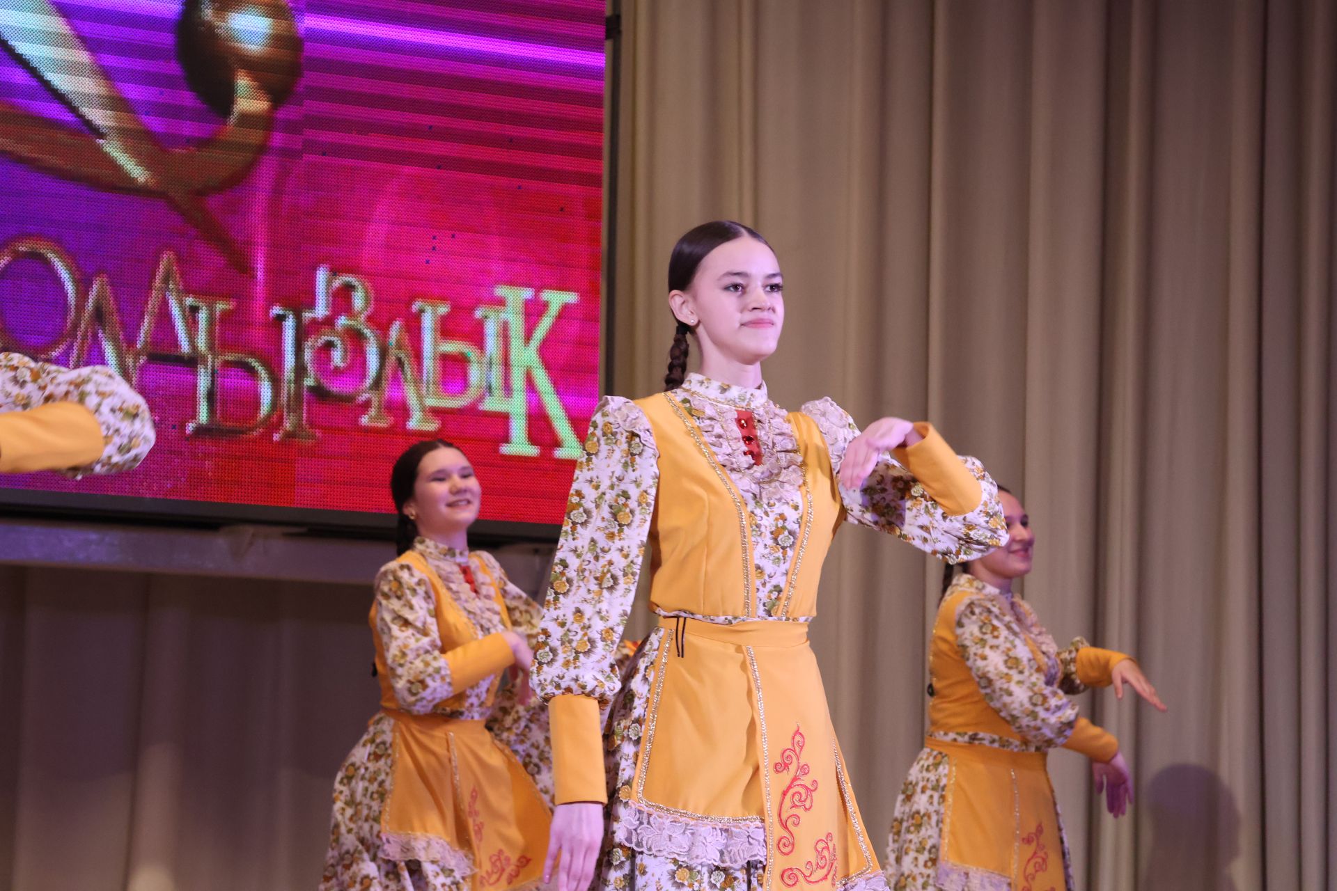 «Йолдызлык-2026»: Актаныш районы мәктәп укучыларының гала-концертыннан безнең репортаж