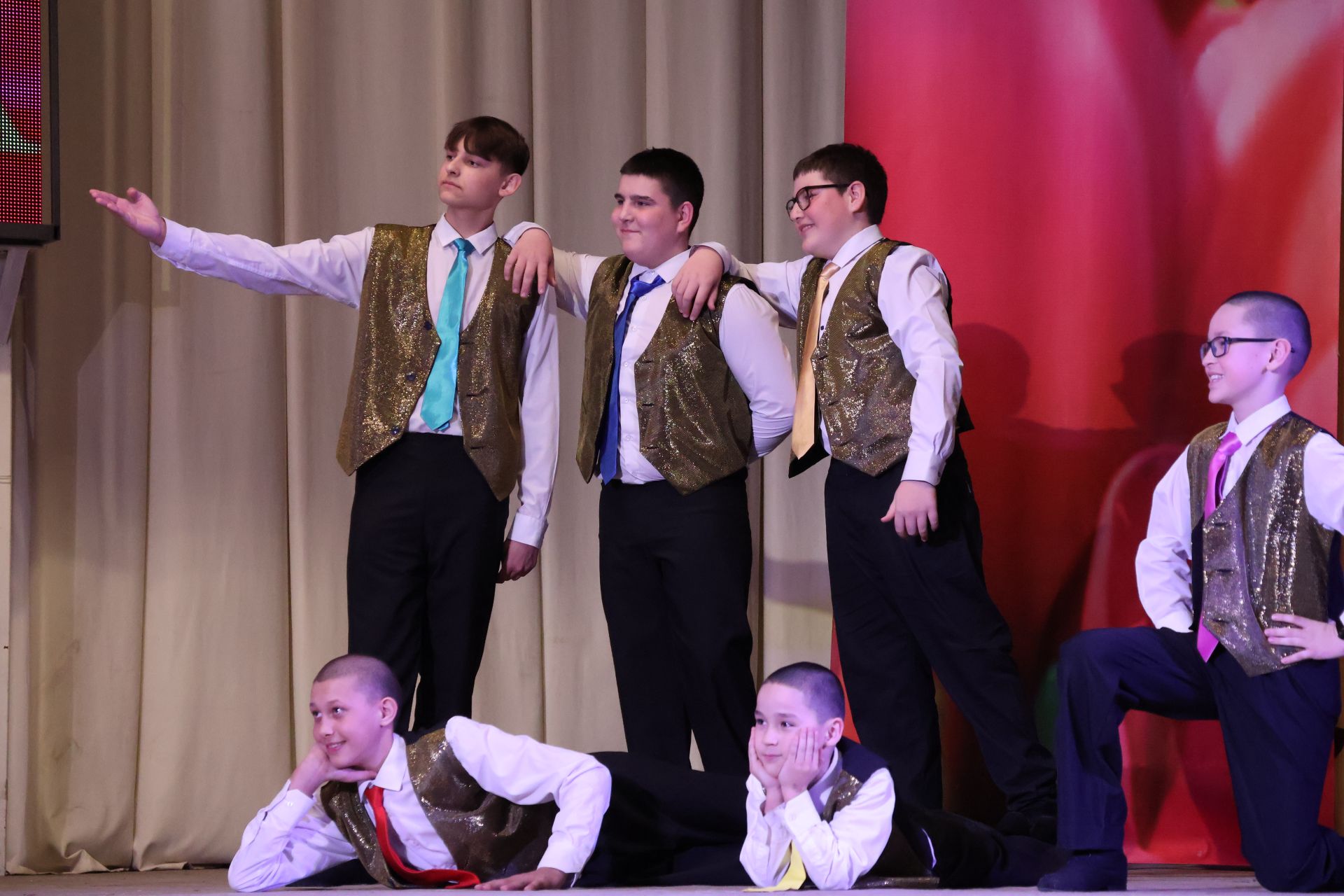 «Йолдызлык-2026»: Актаныш районы мәктәп укучыларының гала-концертыннан безнең репортаж