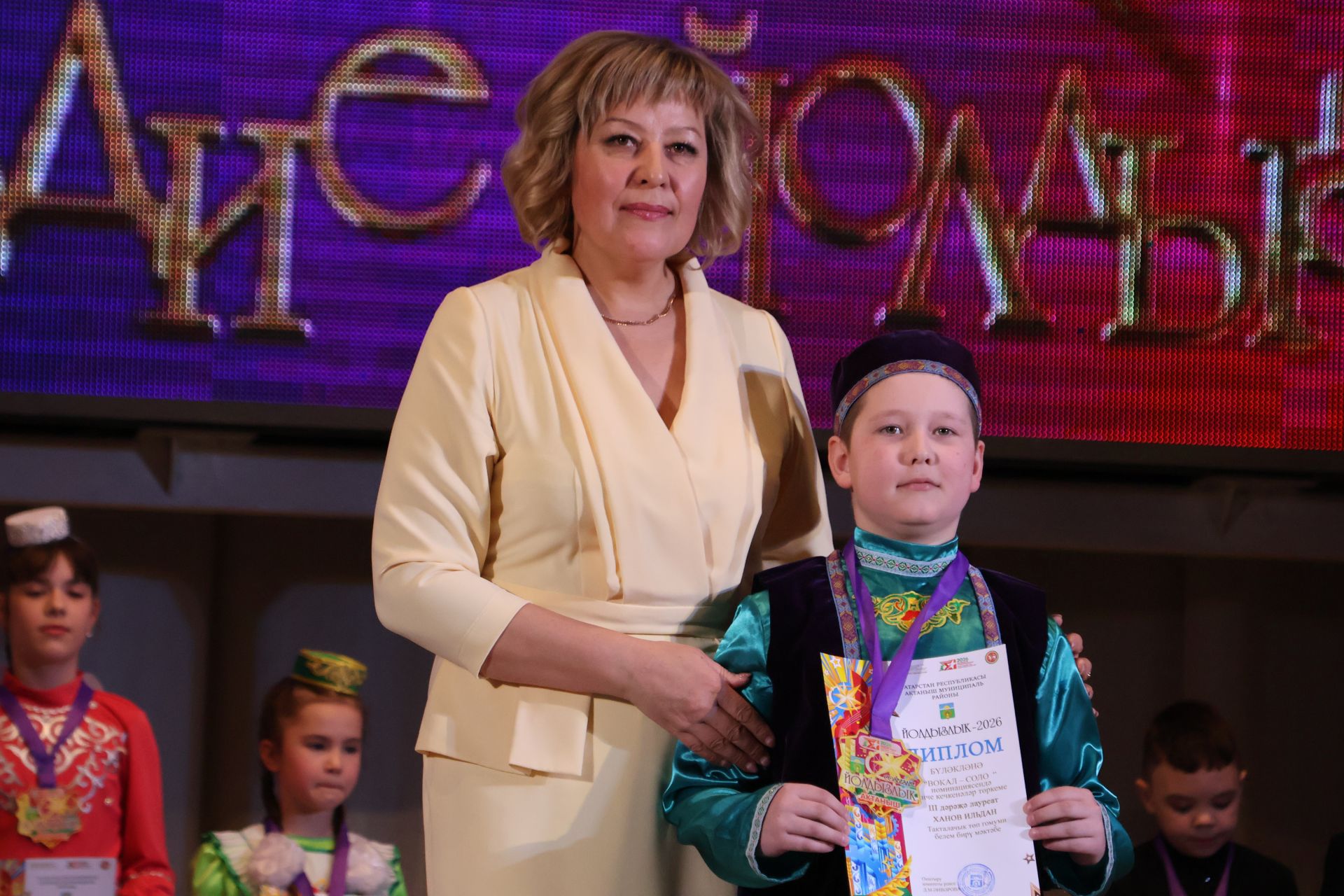 «Йолдызлык-2026»: Актаныш районы мәктәп укучыларының гала-концертыннан безнең репортаж
