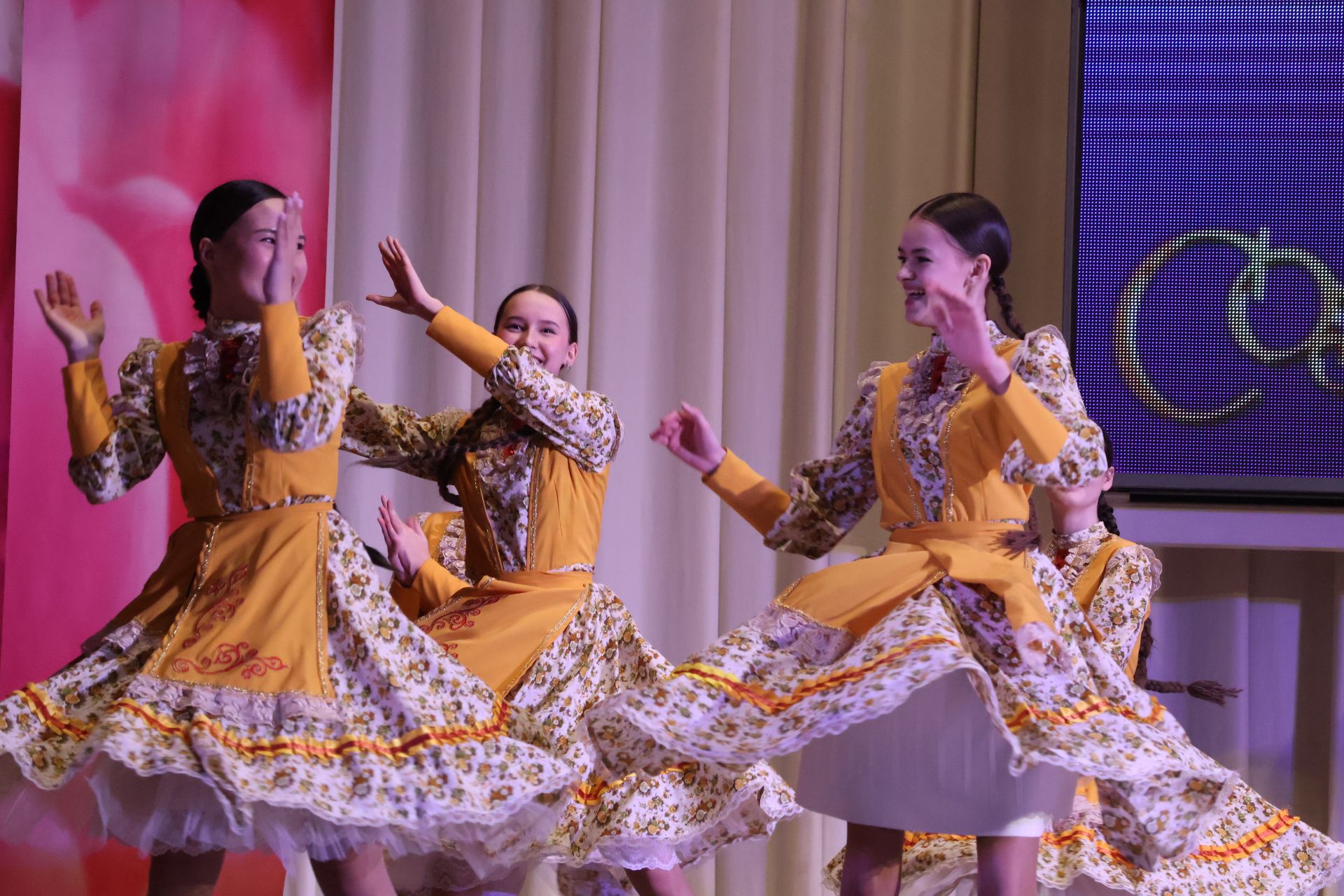 «Йолдызлык-2026»: Актаныш районы мәктәп укучыларының гала-концертыннан безнең репортаж