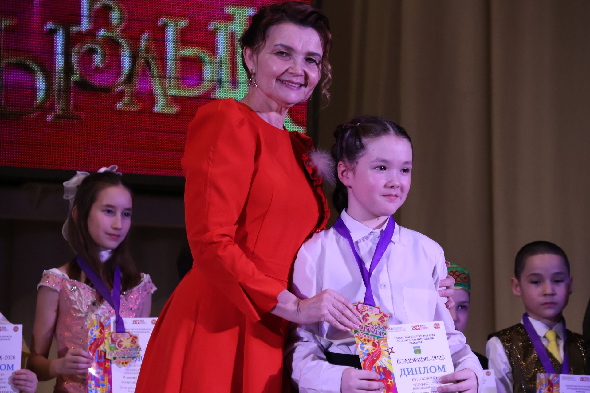 «Йолдызлык-2026»: Актаныш районы мәктәп укучыларының гала-концертыннан безнең репортаж