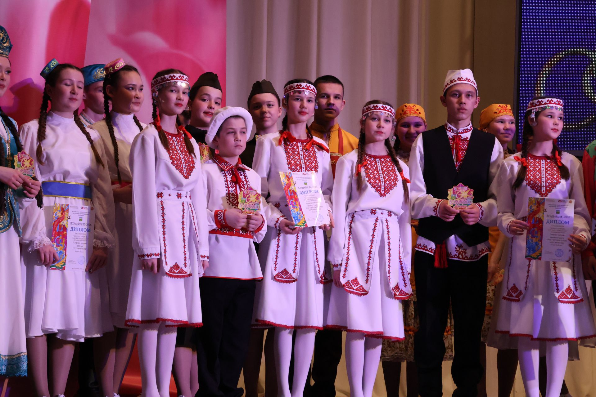 «Йолдызлык-2026»: Актаныш районы мәктәп укучыларының гала-концертыннан безнең репортаж
