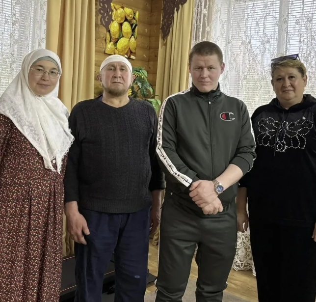 Махсус хәрби операциядә катнашучы Илгиз Шәйхразиев Актаныш волонтёрлары белән очрашты