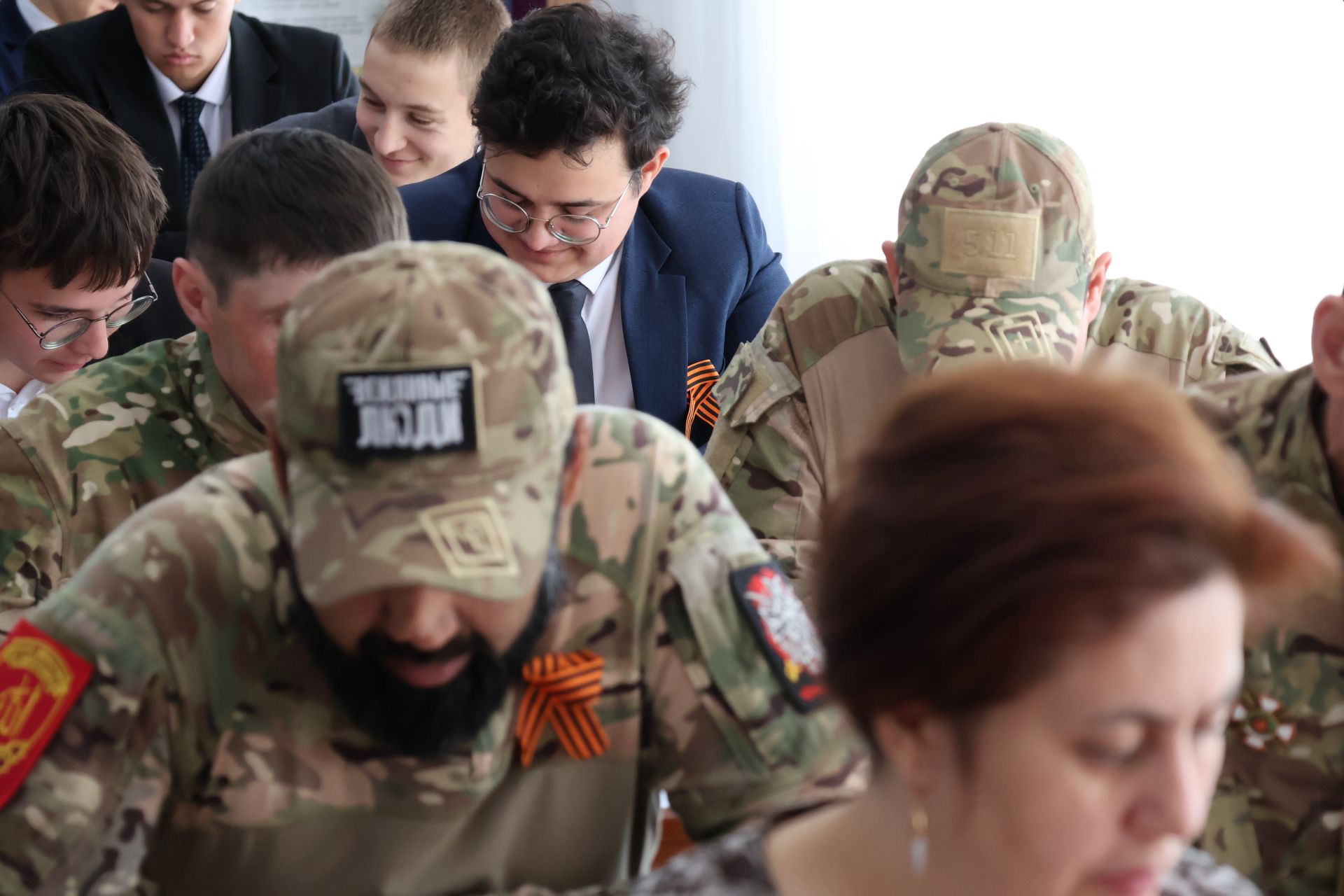 Актаныш технология техникумында узган «Җиңү диктанты» акциясе студентларны, укытучыларны һәм кунакларны бер мәйданга җыйды