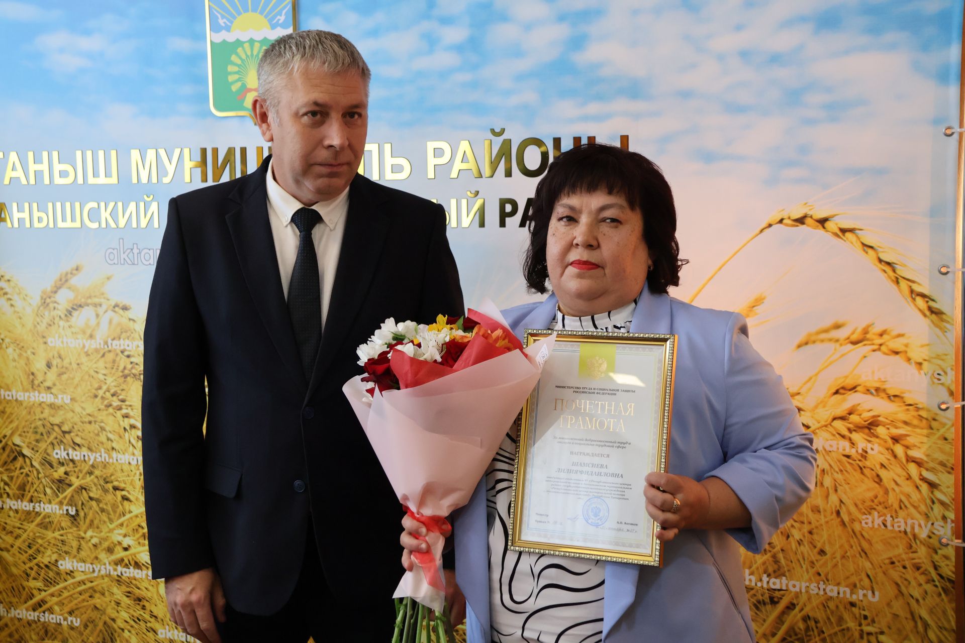 Актаныш районында социаль өлкә хезмәткәрләренә дәүләт бүләкләре тапшырылды