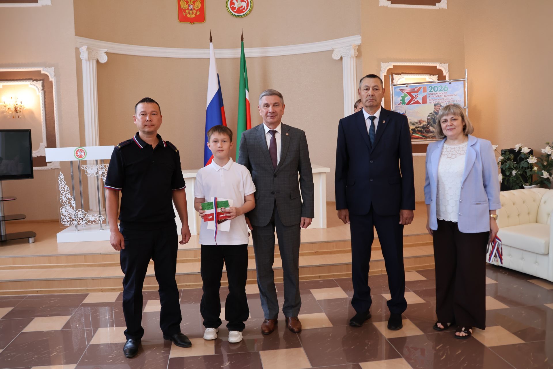 Россия көне алдыннан яшь актанышлыларга паспорт тапшырдылар