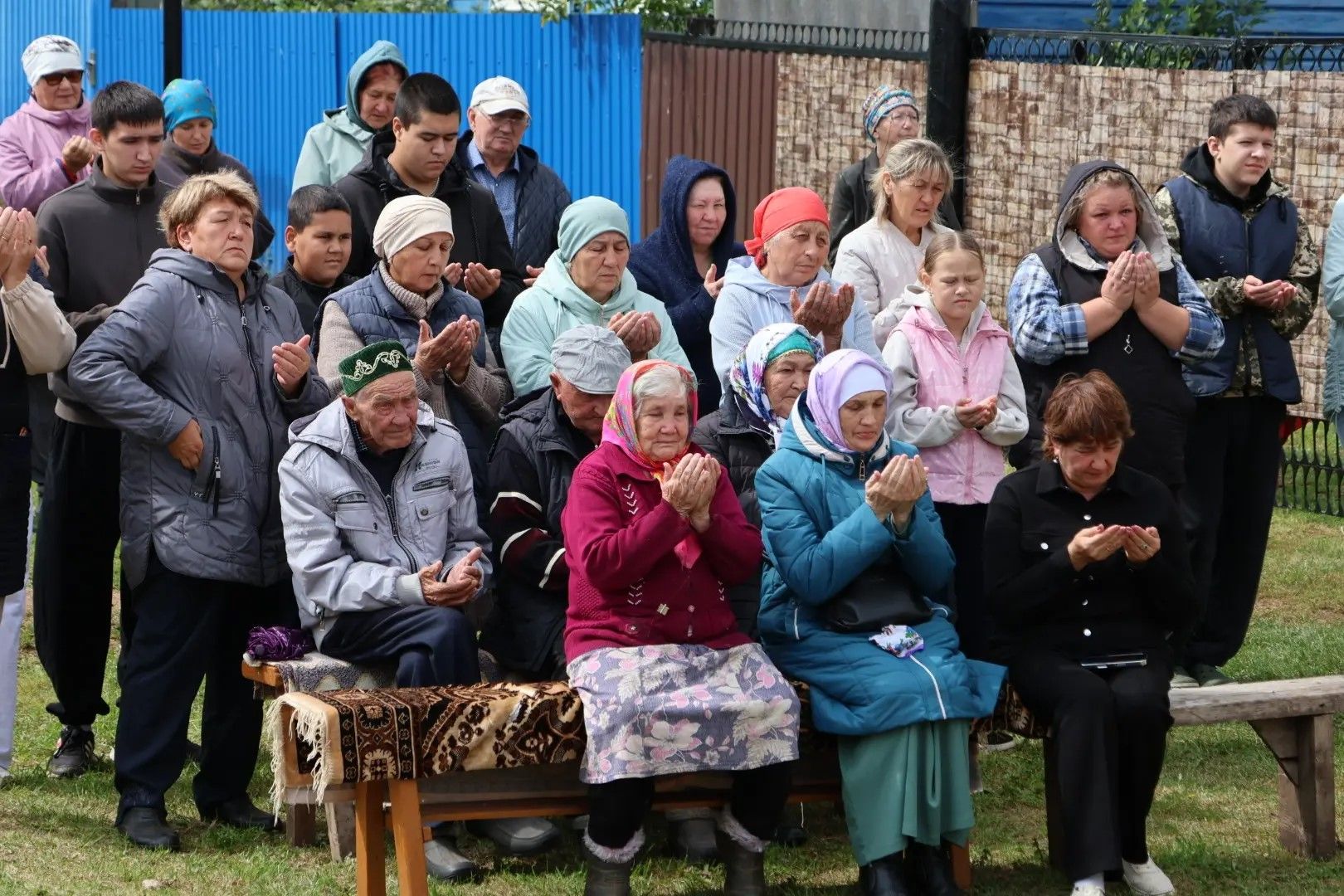 Иске Айман авылында махсус хәрби операциядә һәлак булган Әхмәтшин Альберт Әнвәр улына хәтер тактасы куелды