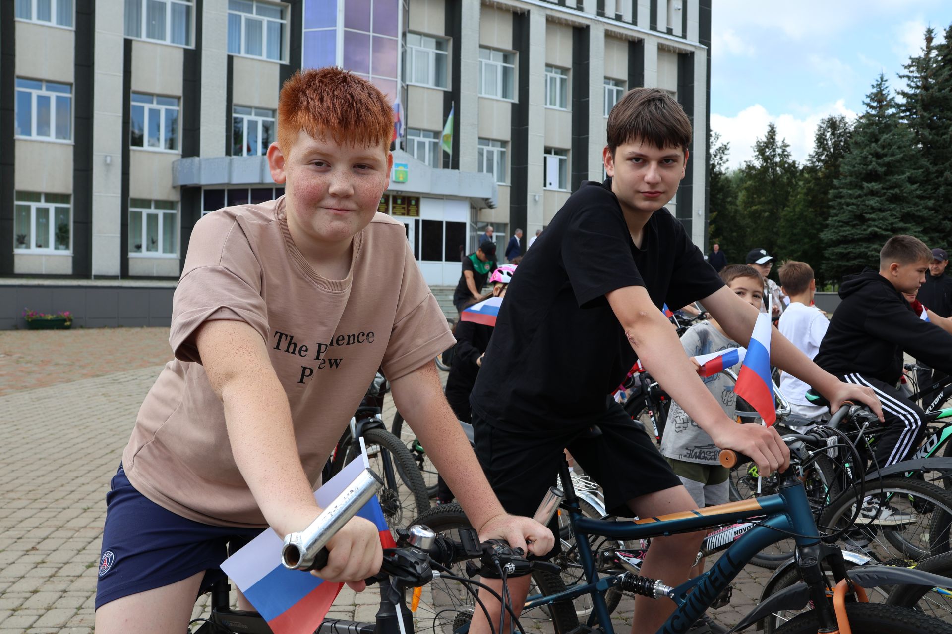 Россия флагы астында – бердәм без: Актанышта бәйрәм велойөреше