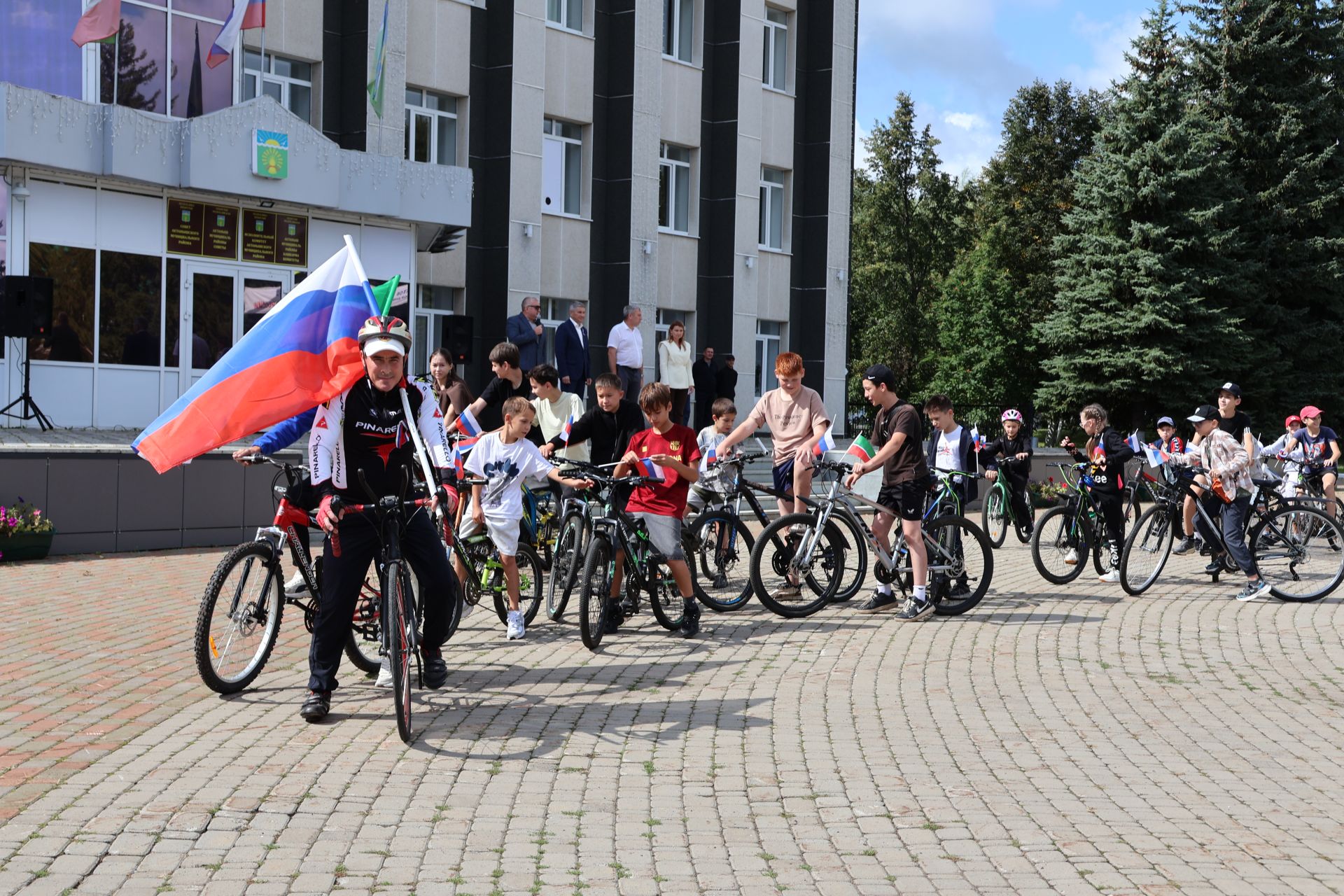 Россия флагы астында – бердәм без: Актанышта бәйрәм велойөреше