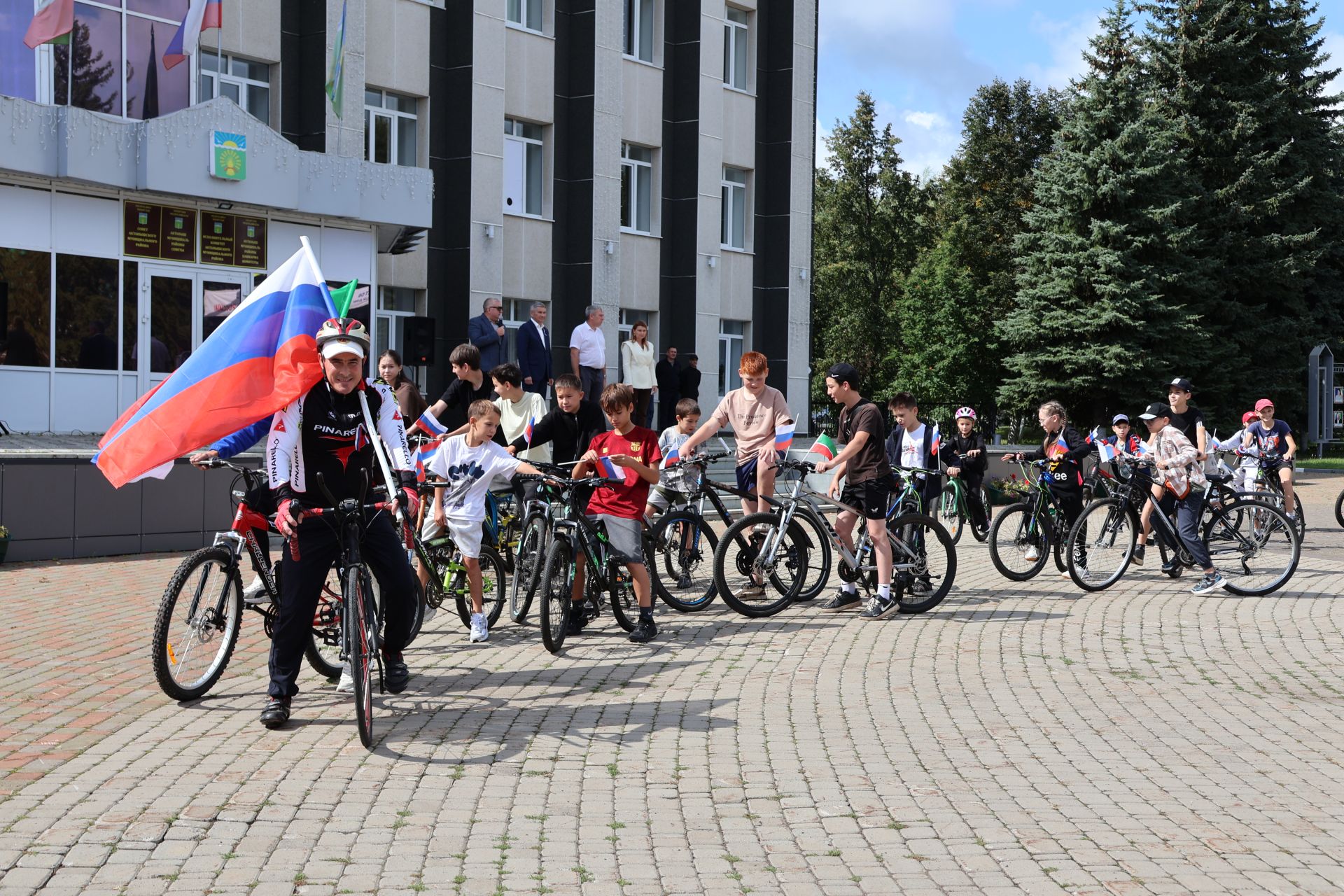 Россия флагы астында – бердәм без: Актанышта бәйрәм велойөреше
