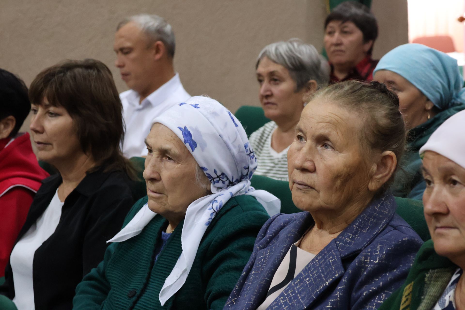 Халык юл, мәчет ачу һәм йөк машиналарын авыл аша йөртмәү мәсьәләләрен күтәрде
