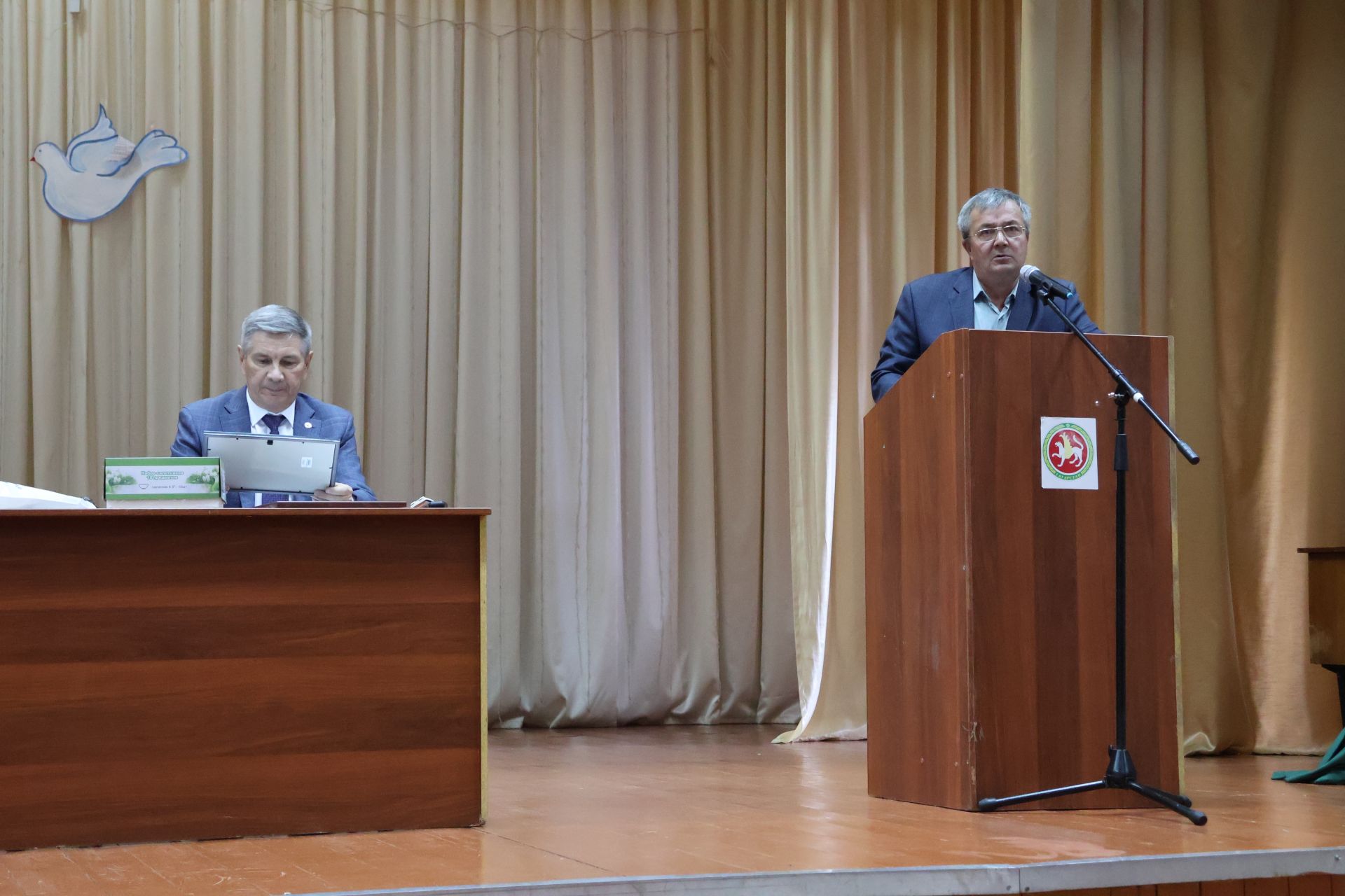 Халык юл, мәчет ачу һәм йөк машиналарын авыл аша йөртмәү мәсьәләләрен күтәрде