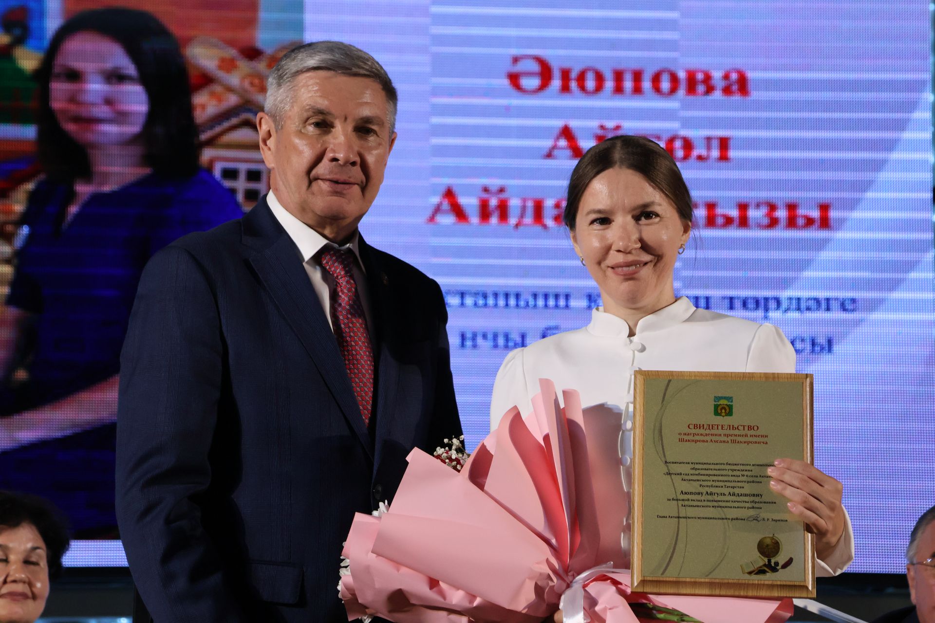 50дән артык мәгариф хезмәткәре лаеклы бүләкләрен алды
