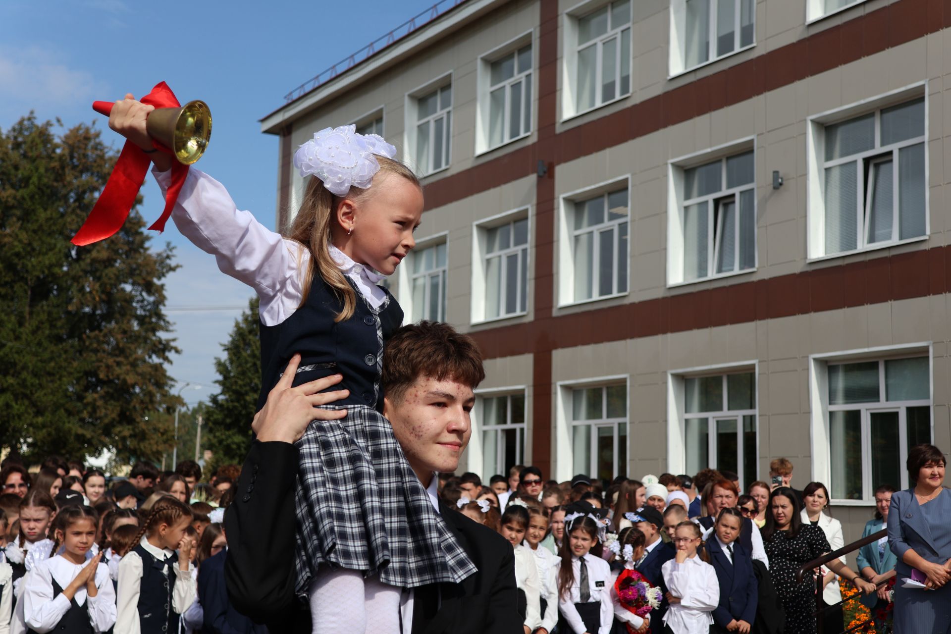 115 еллык тарихы булган Актанышның 1 нче санлы мәктәбендә беренче кыңгырау чыңлады