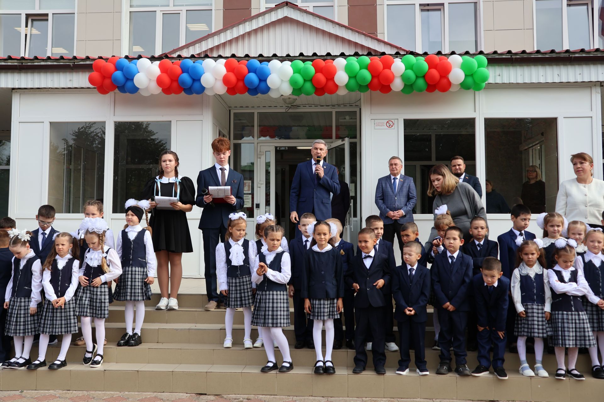 115 еллык тарихы булган Актанышның 1 нче санлы мәктәбендә беренче кыңгырау чыңлады