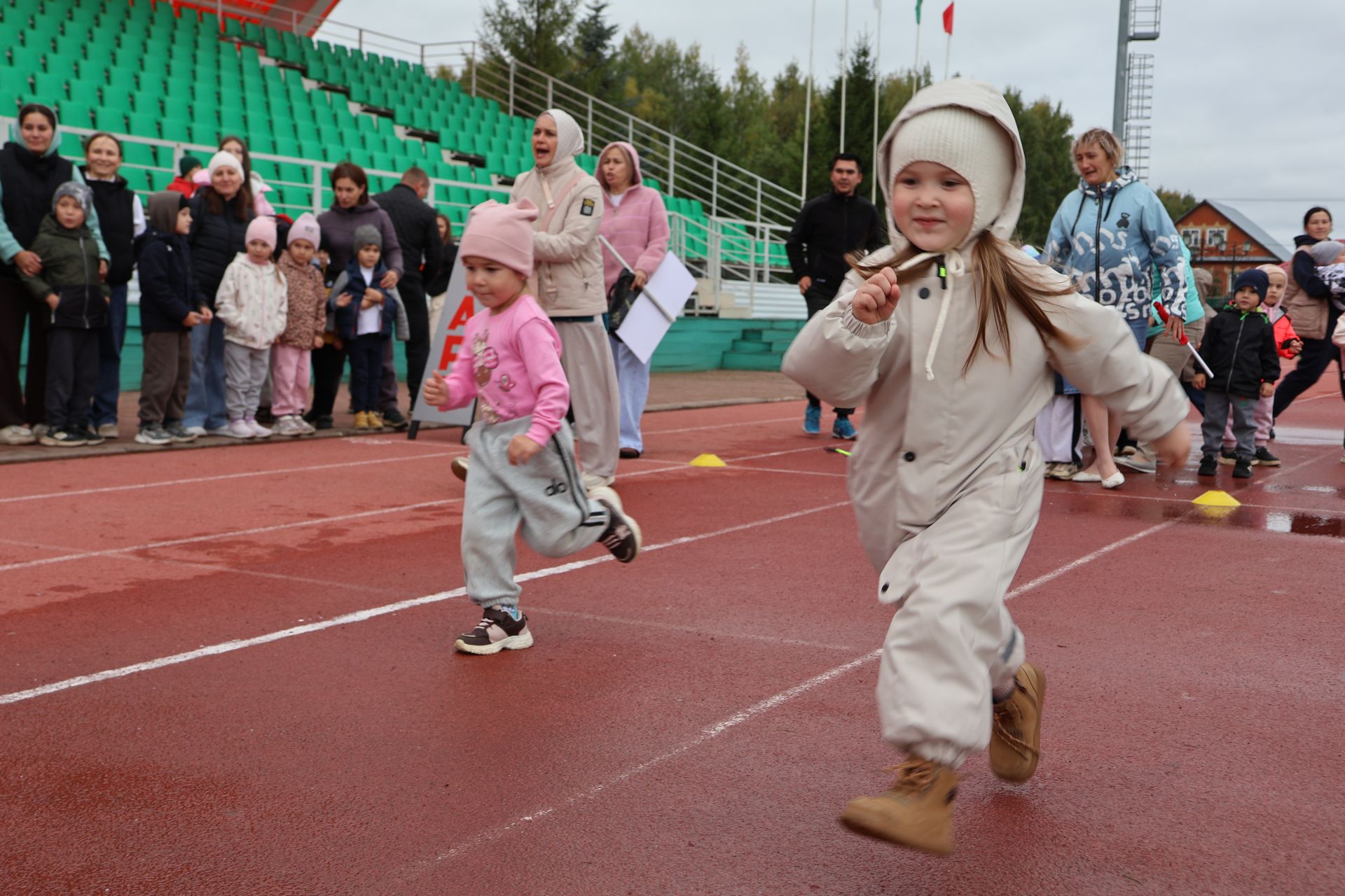 Кечкенә йөгерешчеләр зур стартка чыкты