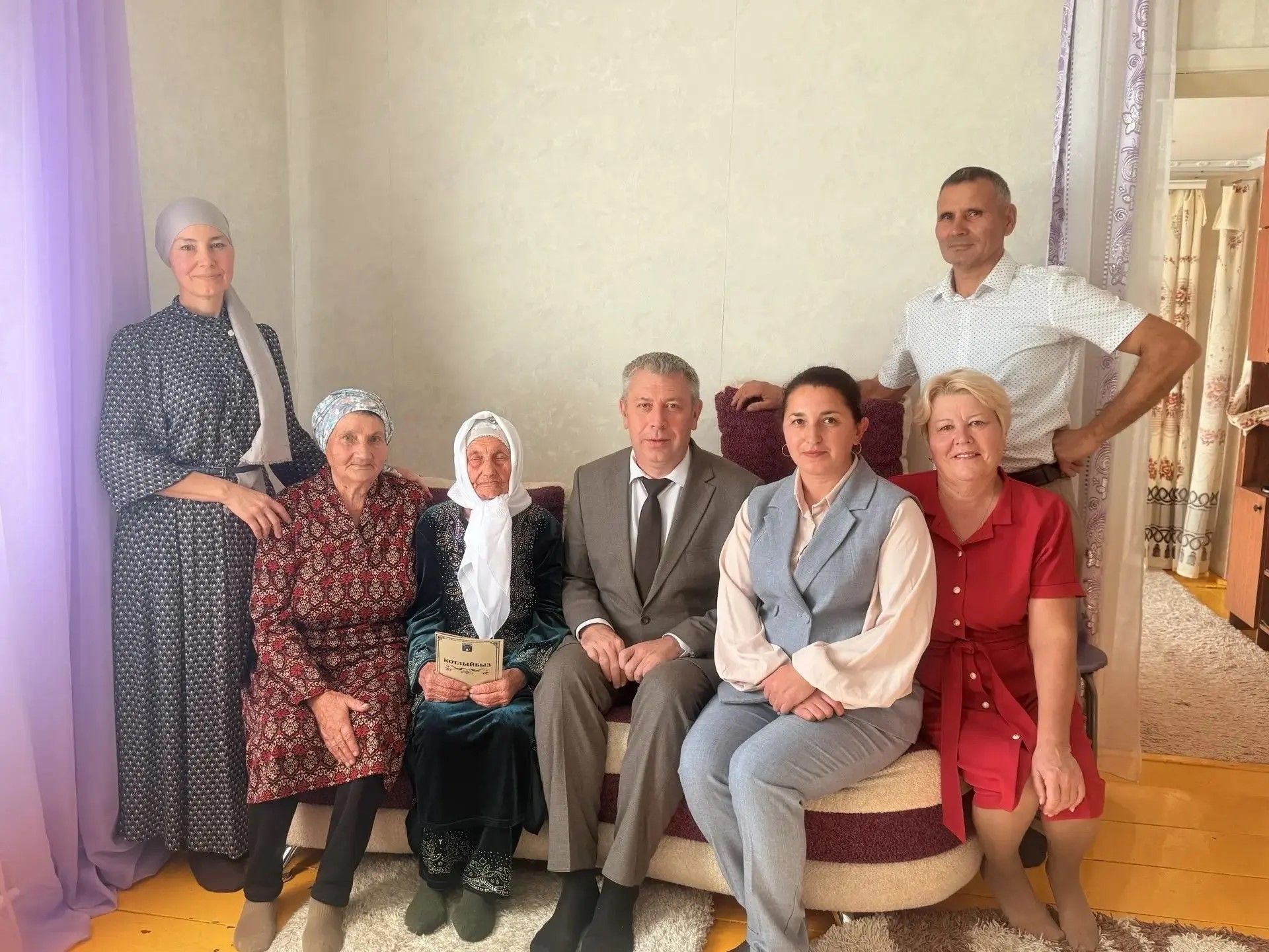 Качкын авылында яшәүче Гөлсинә Хамаевага 90 яшь тулды