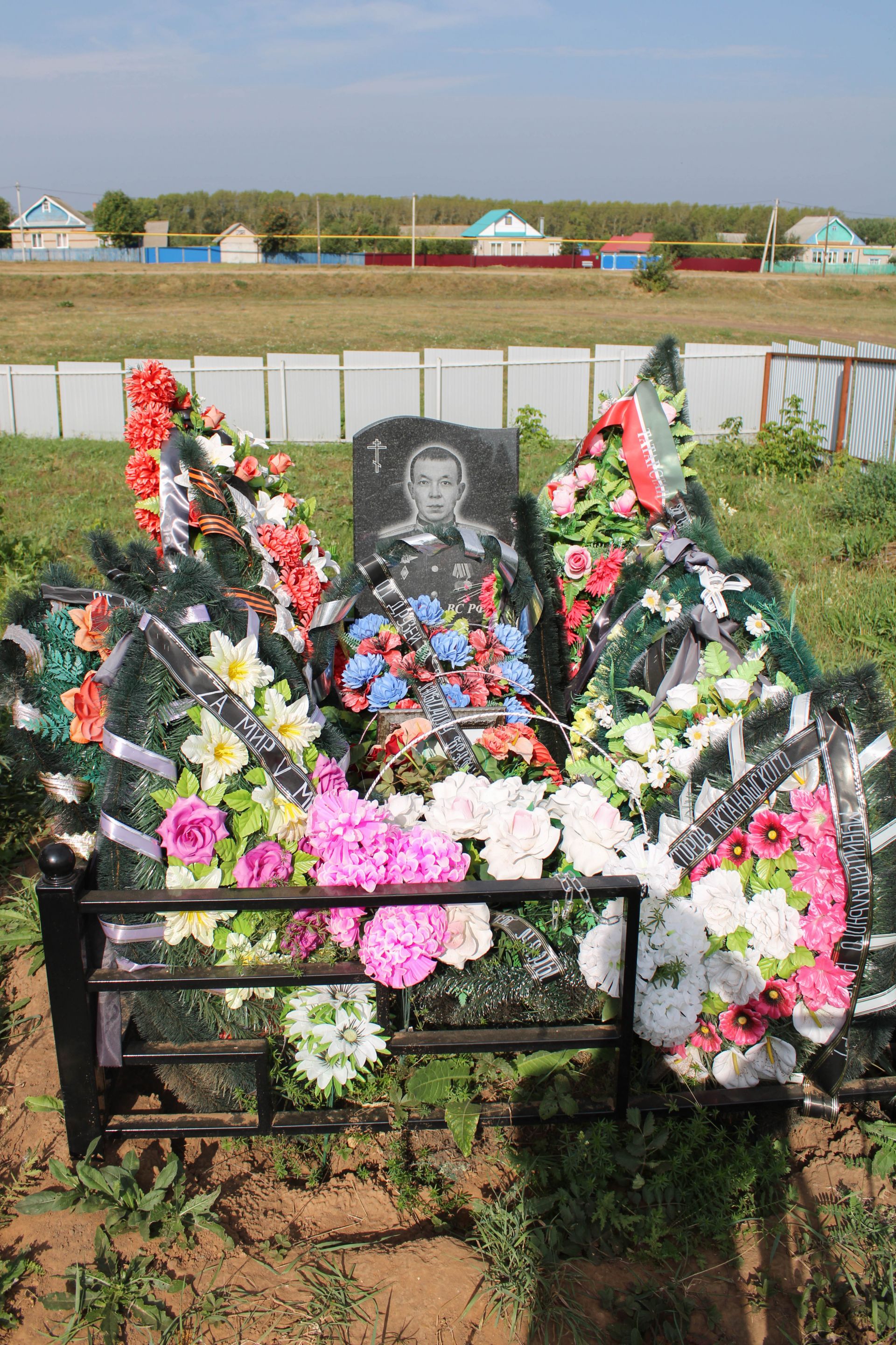 Бүген Украинадагы хәрби хәрәкәтләрдә батырларча һәлак булган Сергей Мосоловның исеме мәңгеләштерелде