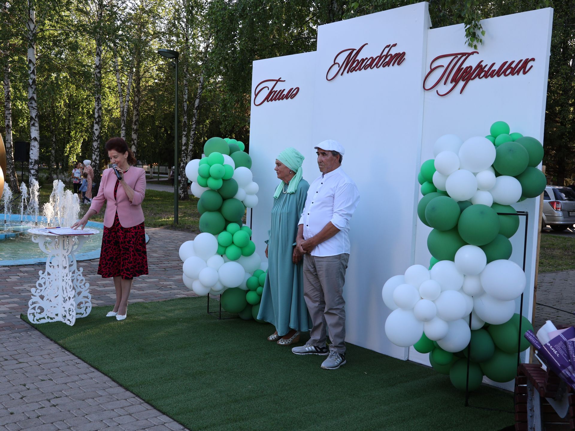 Без әле дә бергә, без әле дә матур:  Актанышта Гаилә, мәхәббәт һәм тугрылык көнендә үрнәк парларны хөрмәтләделәр