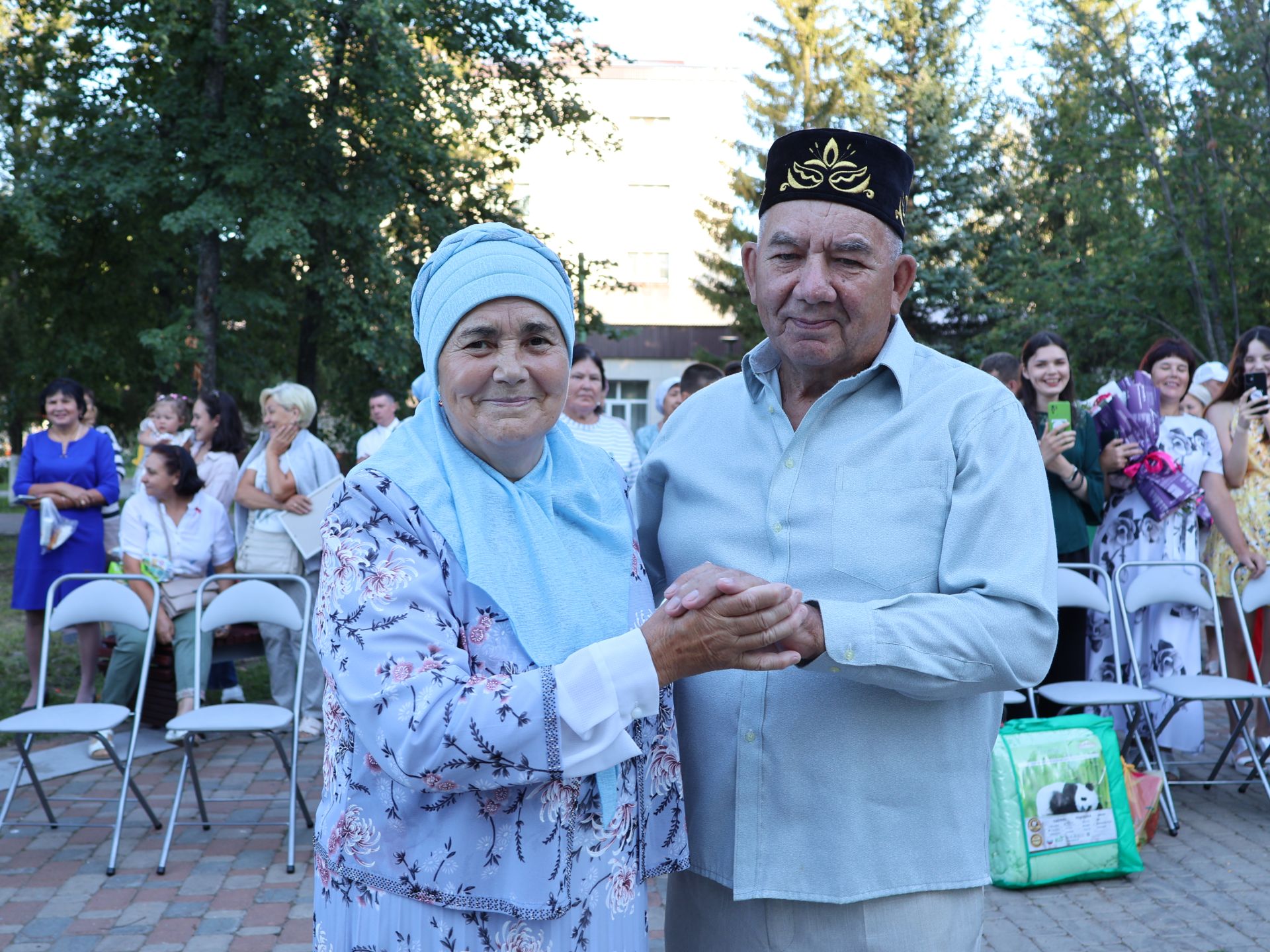 Без әле дә бергә, без әле дә матур:  Актанышта Гаилә, мәхәббәт һәм тугрылык көнендә үрнәк парларны хөрмәтләделәр