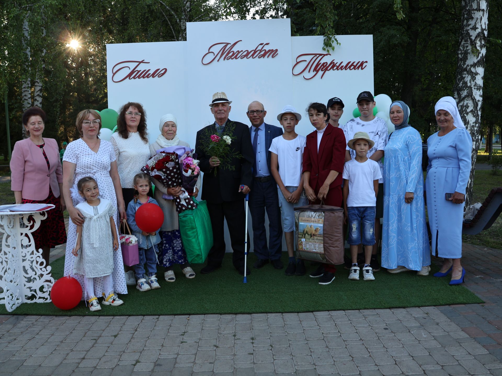 Без әле дә бергә, без әле дә матур:  Актанышта Гаилә, мәхәббәт һәм тугрылык көнендә үрнәк парларны хөрмәтләделәр