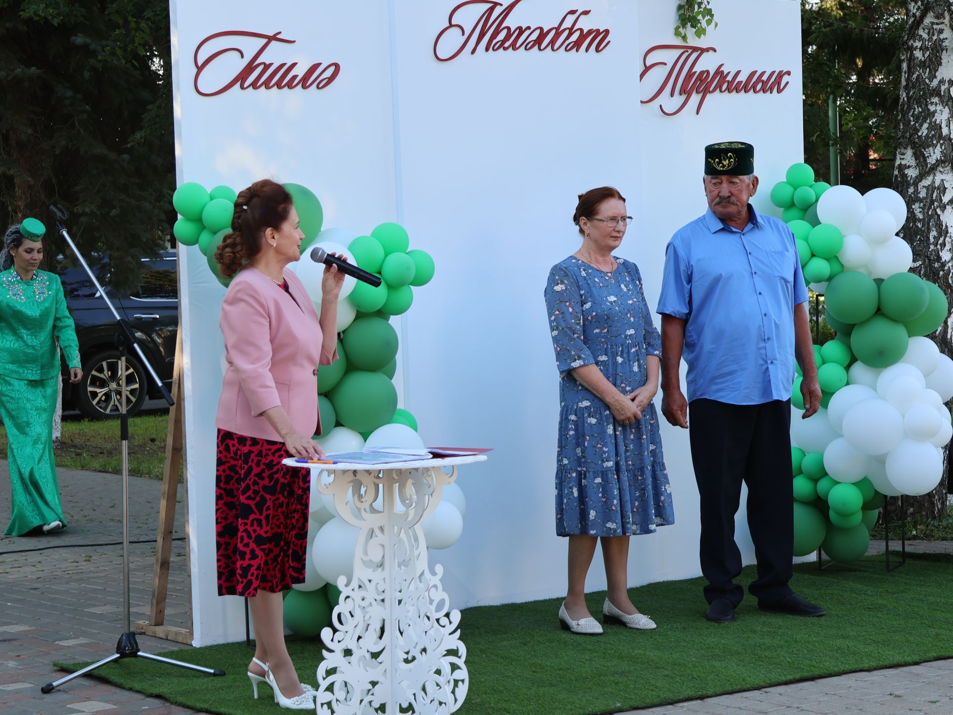 Без әле дә бергә, без әле дә матур:  Актанышта Гаилә, мәхәббәт һәм тугрылык көнендә үрнәк парларны хөрмәтләделәр