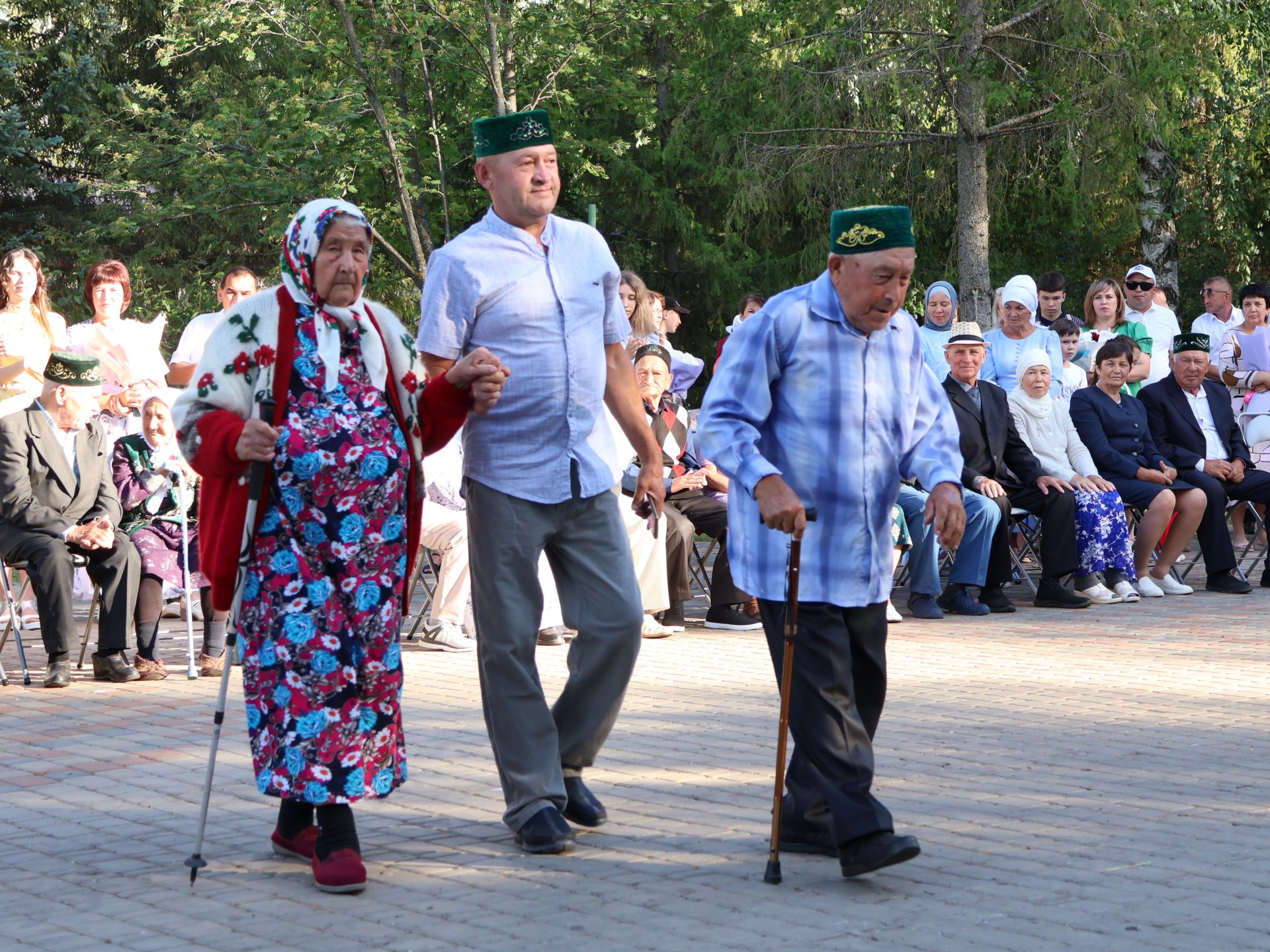 Без әле дә бергә, без әле дә матур:  Актанышта Гаилә, мәхәббәт һәм тугрылык көнендә үрнәк парларны хөрмәтләделәр