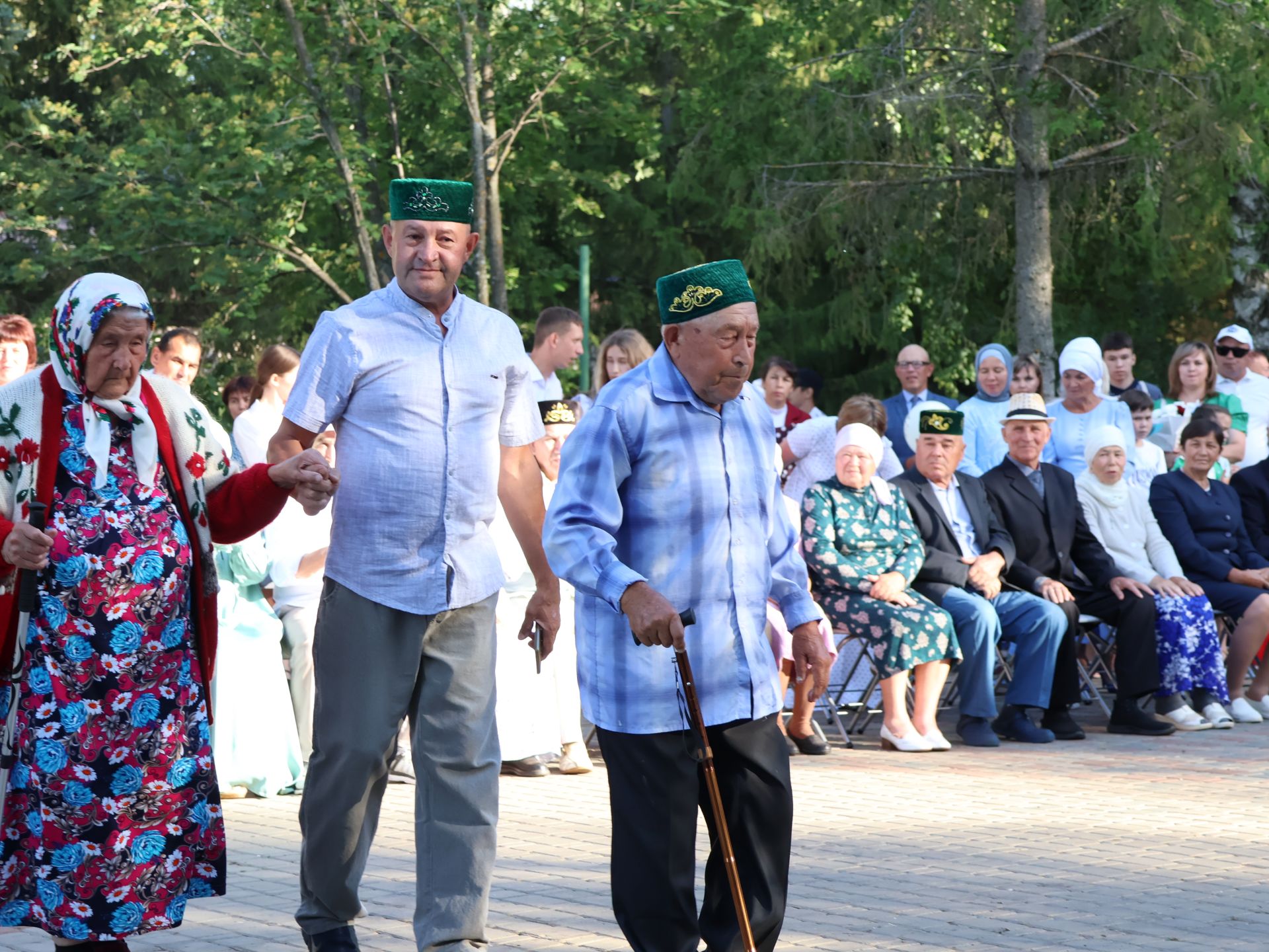 Без әле дә бергә, без әле дә матур:  Актанышта Гаилә, мәхәббәт һәм тугрылык көнендә үрнәк парларны хөрмәтләделәр