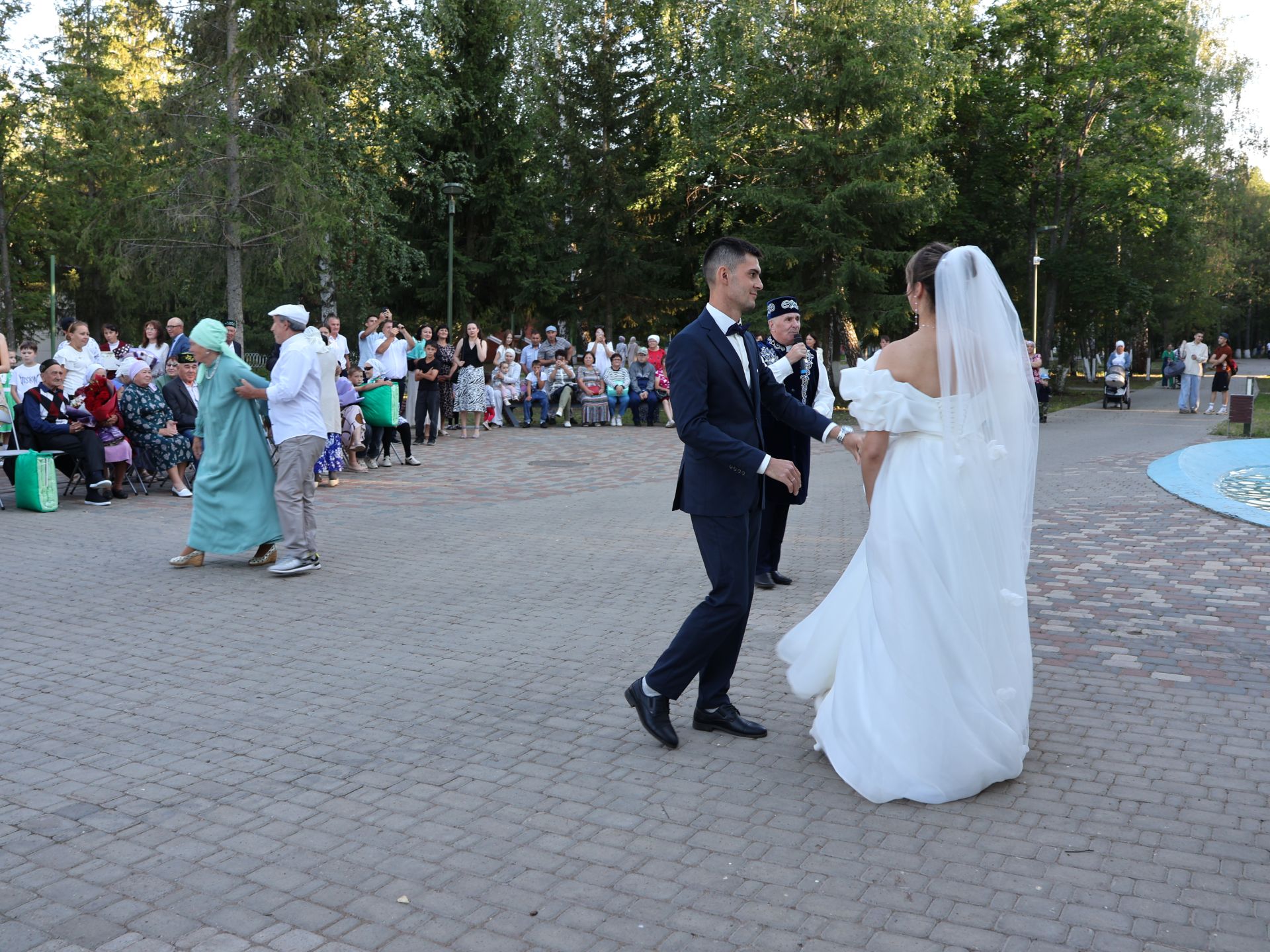 Без әле дә бергә, без әле дә матур:  Актанышта Гаилә, мәхәббәт һәм тугрылык көнендә үрнәк парларны хөрмәтләделәр