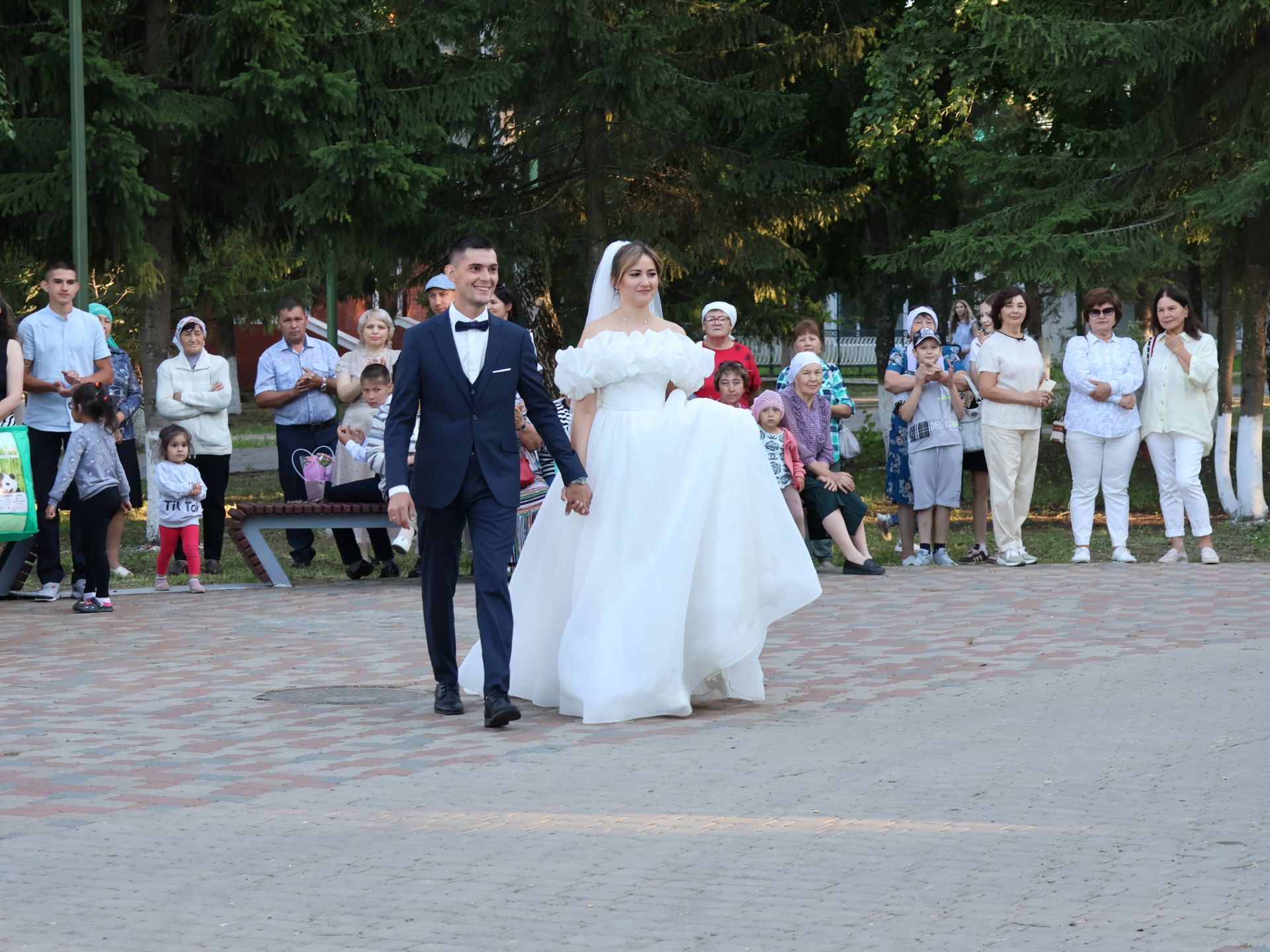 Без әле дә бергә, без әле дә матур:  Актанышта Гаилә, мәхәббәт һәм тугрылык көнендә үрнәк парларны хөрмәтләделәр