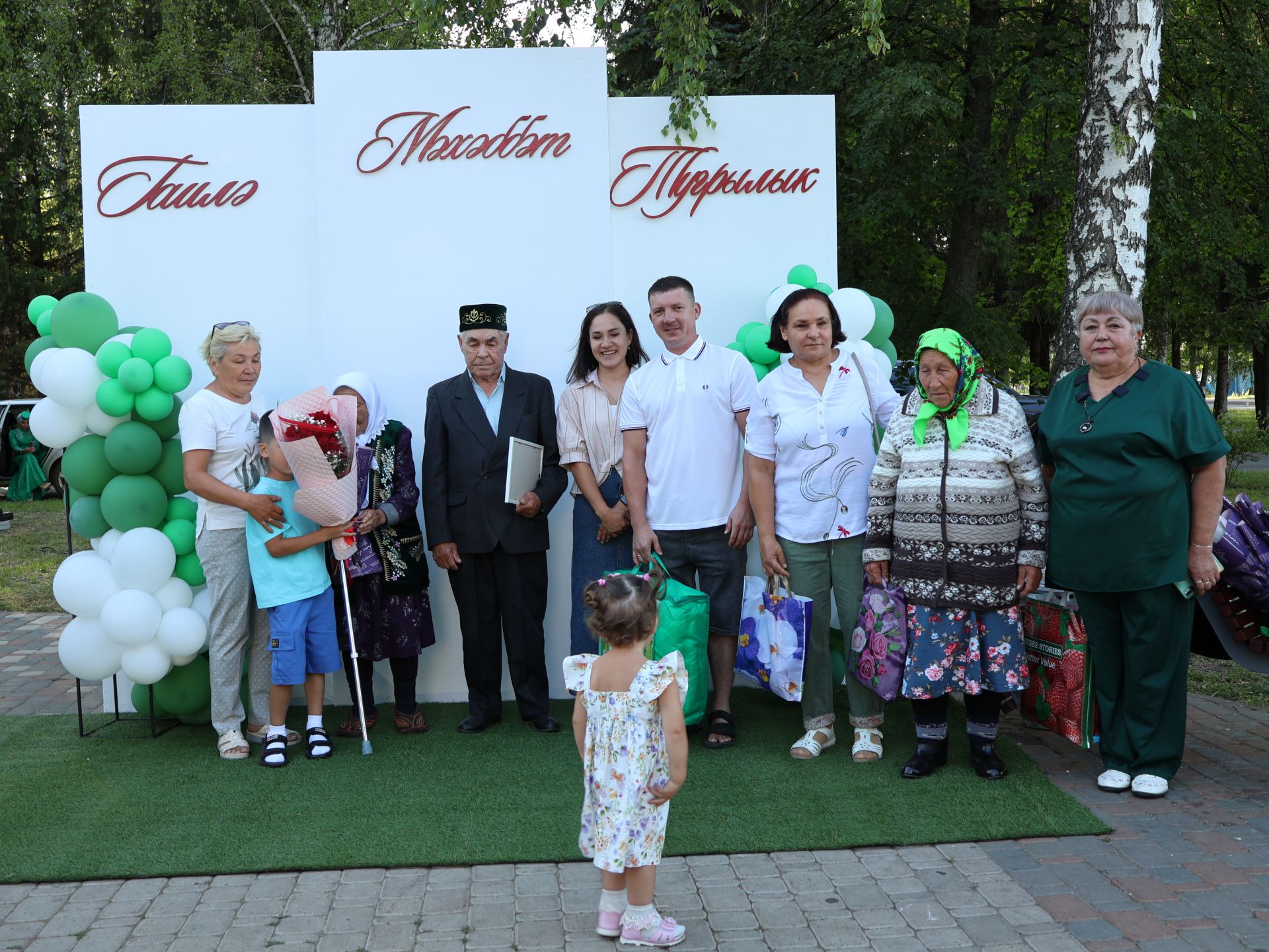 Без әле дә бергә, без әле дә матур:  Актанышта Гаилә, мәхәббәт һәм тугрылык көнендә үрнәк парларны хөрмәтләделәр