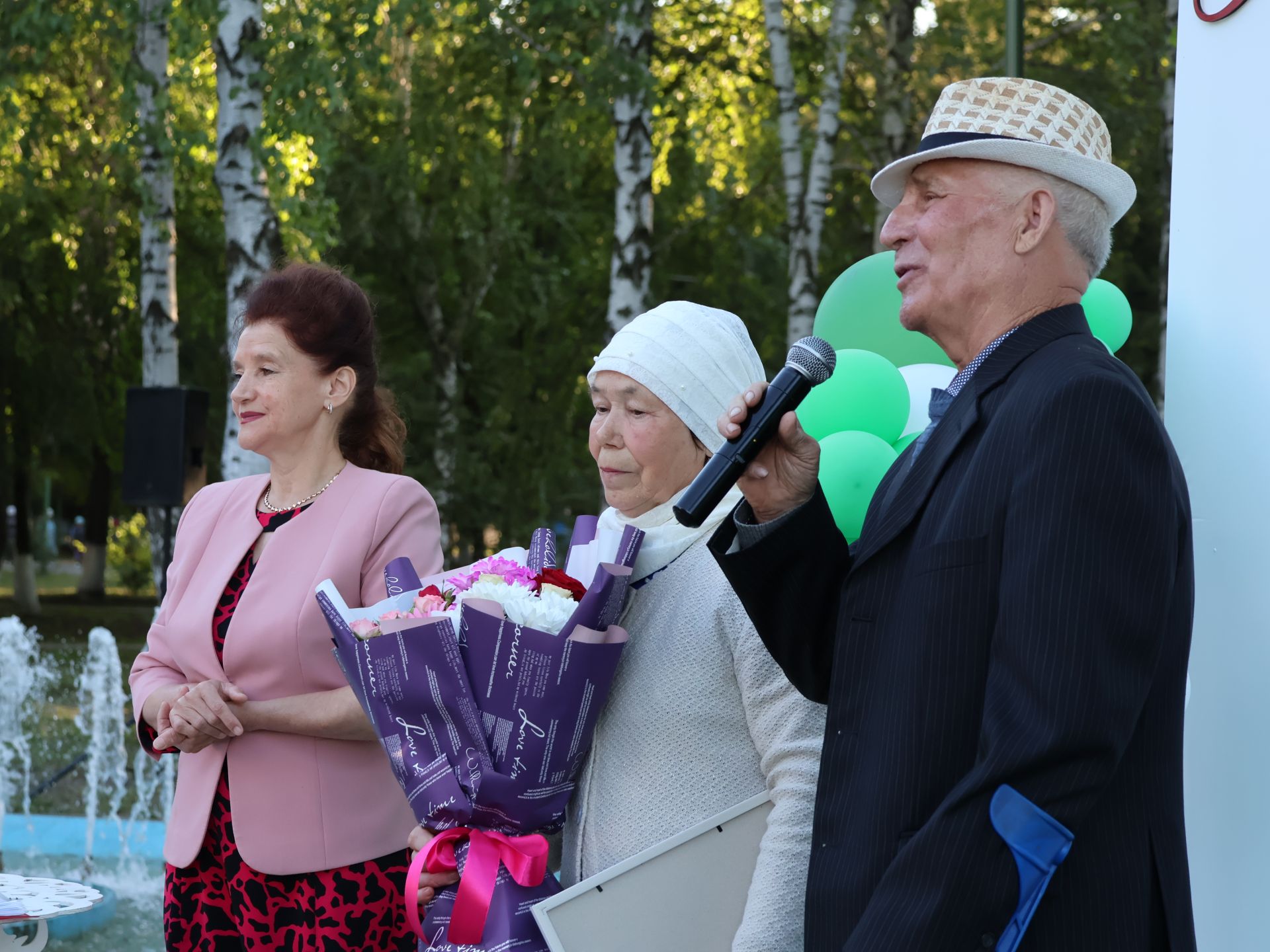 Без әле дә бергә, без әле дә матур:  Актанышта Гаилә, мәхәббәт һәм тугрылык көнендә үрнәк парларны хөрмәтләделәр